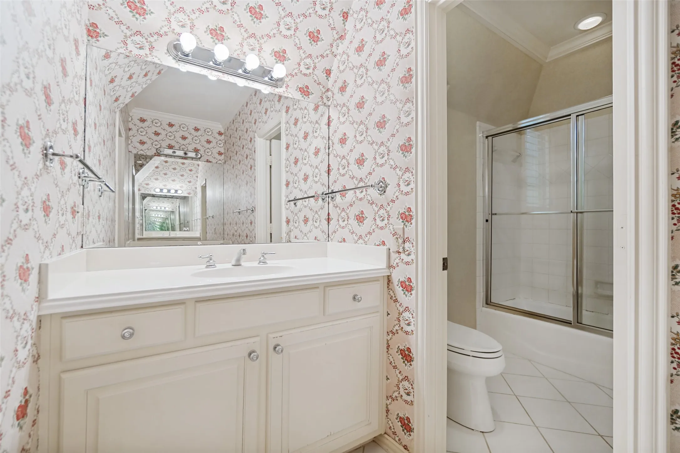 Single Family Residence For Sale in Dallas County , 7718 Marquette Street, Dallas, Texas 75225, 3 Bedroom, 3 Bathroom, 2 Garage spaces, 4,338 Sqft, built in 1998, mls#21365741, Real Estate Agent in Dallas, Homes For Sale in Dallas county, Homes For Sale in Dallas, Realtor in Dallas Texas, Real Estate Brokerage Independent Realty Texas, Luminita Cordes Realtor