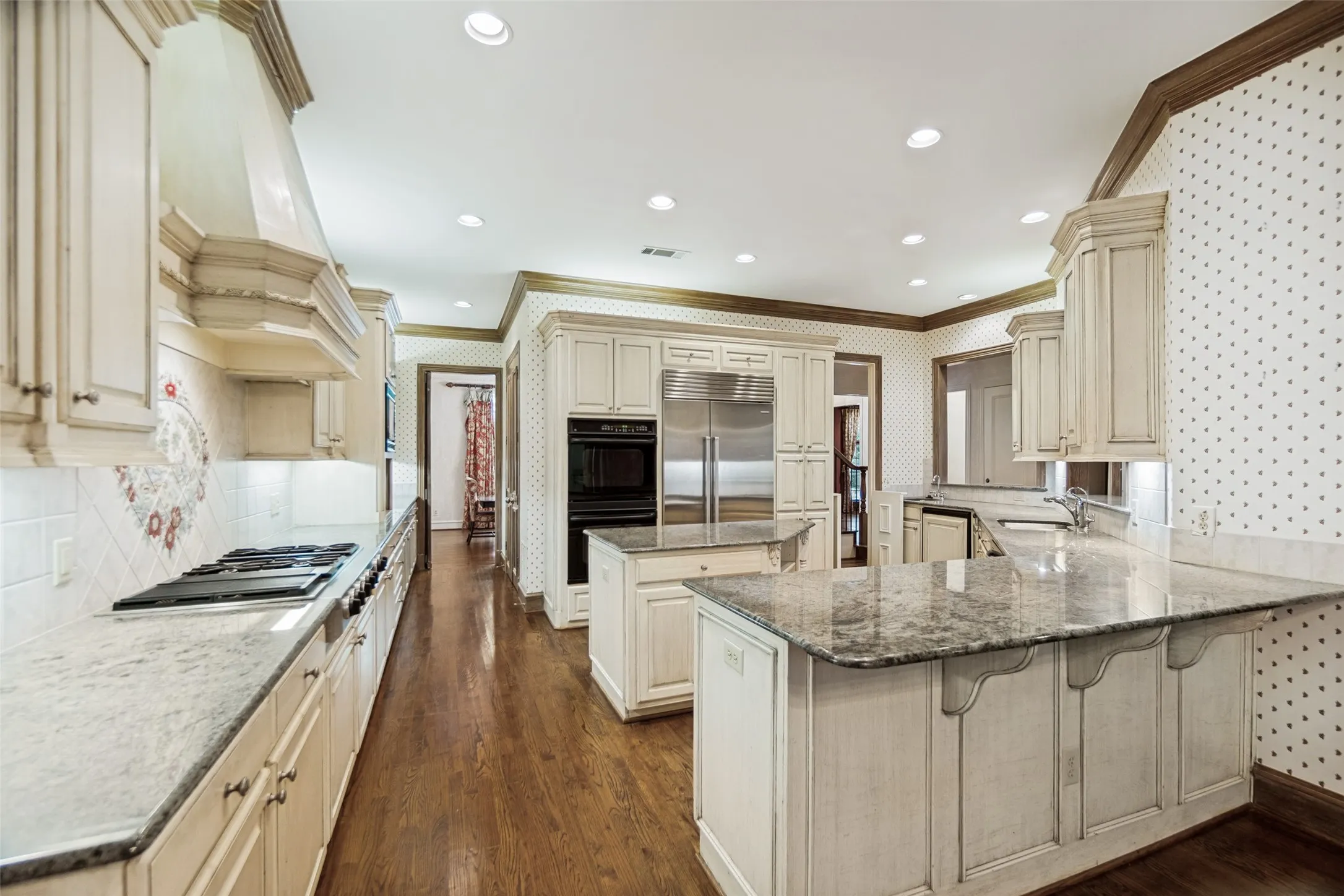 Single Family Residence For Sale in Dallas County , 7718 Marquette Street, Dallas, Texas 75225, 3 Bedroom, 3 Bathroom, 2 Garage spaces, 4,338 Sqft, built in 1998, mls#21365741, Real Estate Agent in Dallas, Homes For Sale in Dallas county, Homes For Sale in Dallas, Realtor in Dallas Texas, Real Estate Brokerage Independent Realty Texas, Luminita Cordes Realtor