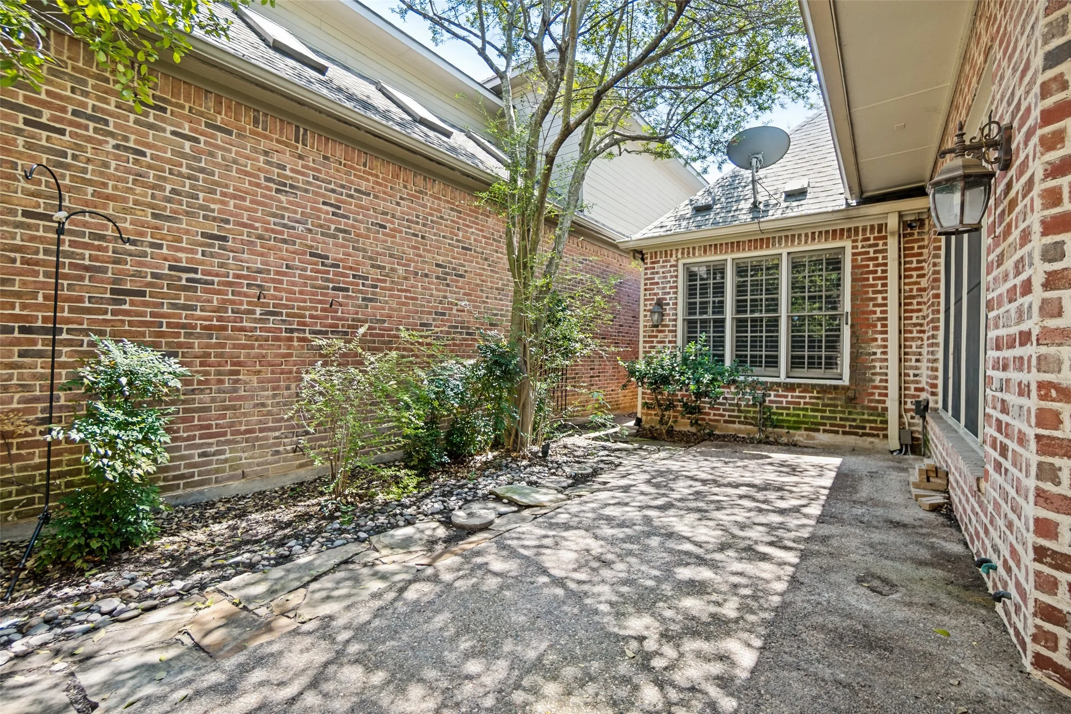 Single Family Residence For Sale in Dallas County , 7718 Marquette Street, Dallas, Texas 75225, 3 Bedroom, 3 Bathroom, 2 Garage spaces, 4,338 Sqft, built in 1998, mls#21365741, Real Estate Agent in Dallas, Homes For Sale in Dallas county, Homes For Sale in Dallas, Realtor in Dallas Texas, Real Estate Brokerage Independent Realty Texas, Luminita Cordes Realtor