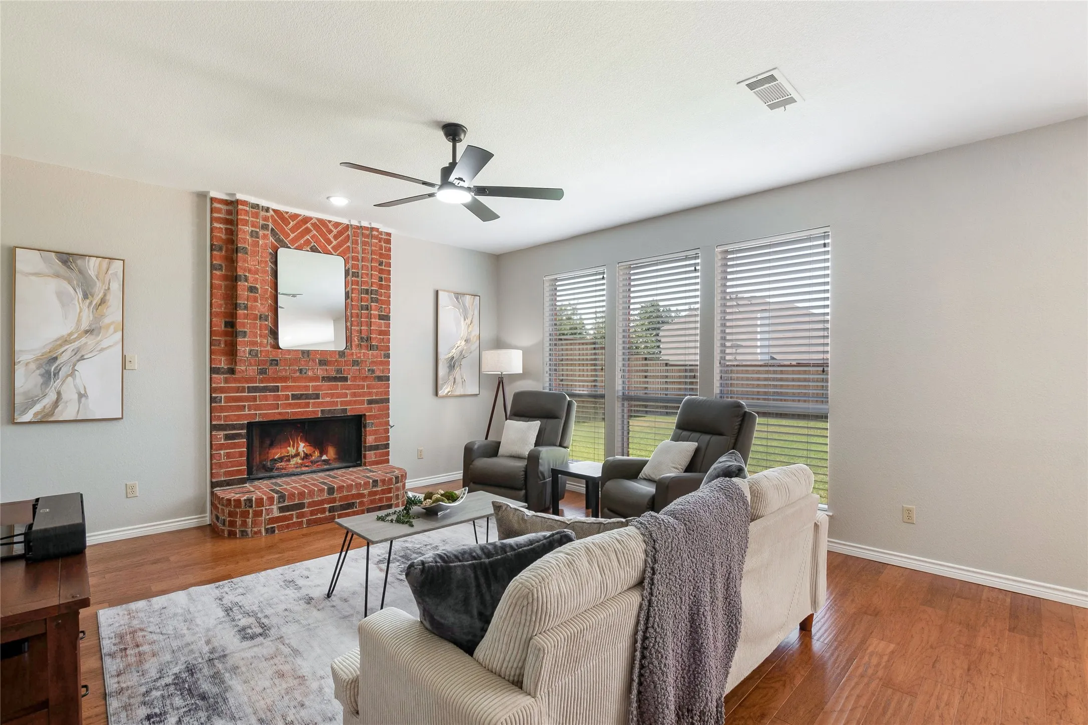 Single Family Residence For Sale in Collin County , 10231 Castle Drive, Frisco, Texas 75035, 4 Bedroom, 3 Bathroom, 2 Garage spaces, 2,278 Sqft, built in 1992, mls#21366557, Real Estate Agent in Frisco, Homes For Sale in Collin county, Homes For Sale in Frisco, Realtor in Frisco Texas, Real Estate Brokerage Independent Realty Texas, Luminita Cordes Realtor