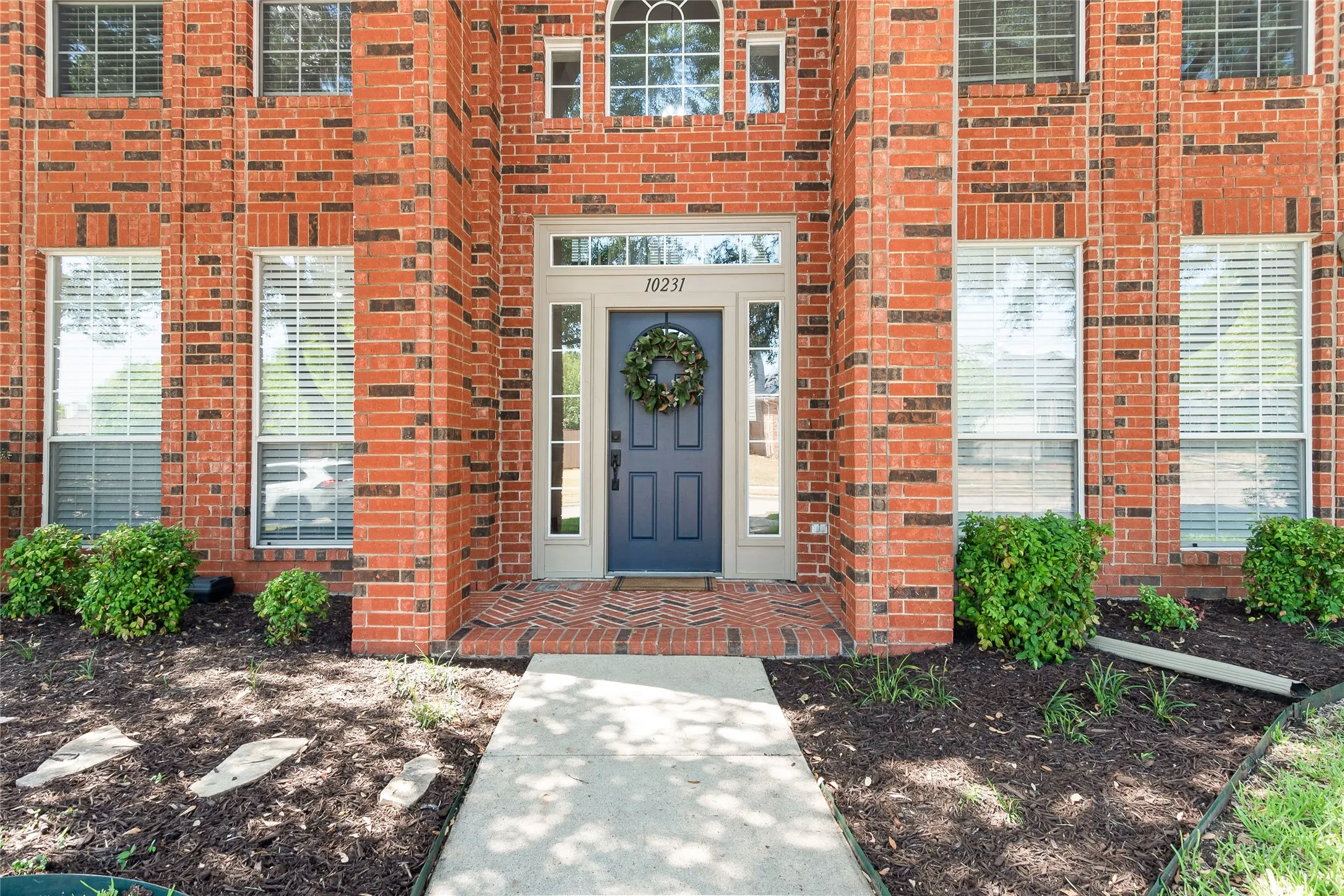 Single Family Residence For Sale in Collin County , 10231 Castle Drive, Frisco, Texas 75035, 4 Bedroom, 3 Bathroom, 2 Garage spaces, 2,278 Sqft, built in 1992, mls#21366557, Real Estate Agent in Frisco, Homes For Sale in Collin county, Homes For Sale in Frisco, Realtor in Frisco Texas, Real Estate Brokerage Independent Realty Texas, Luminita Cordes Realtor