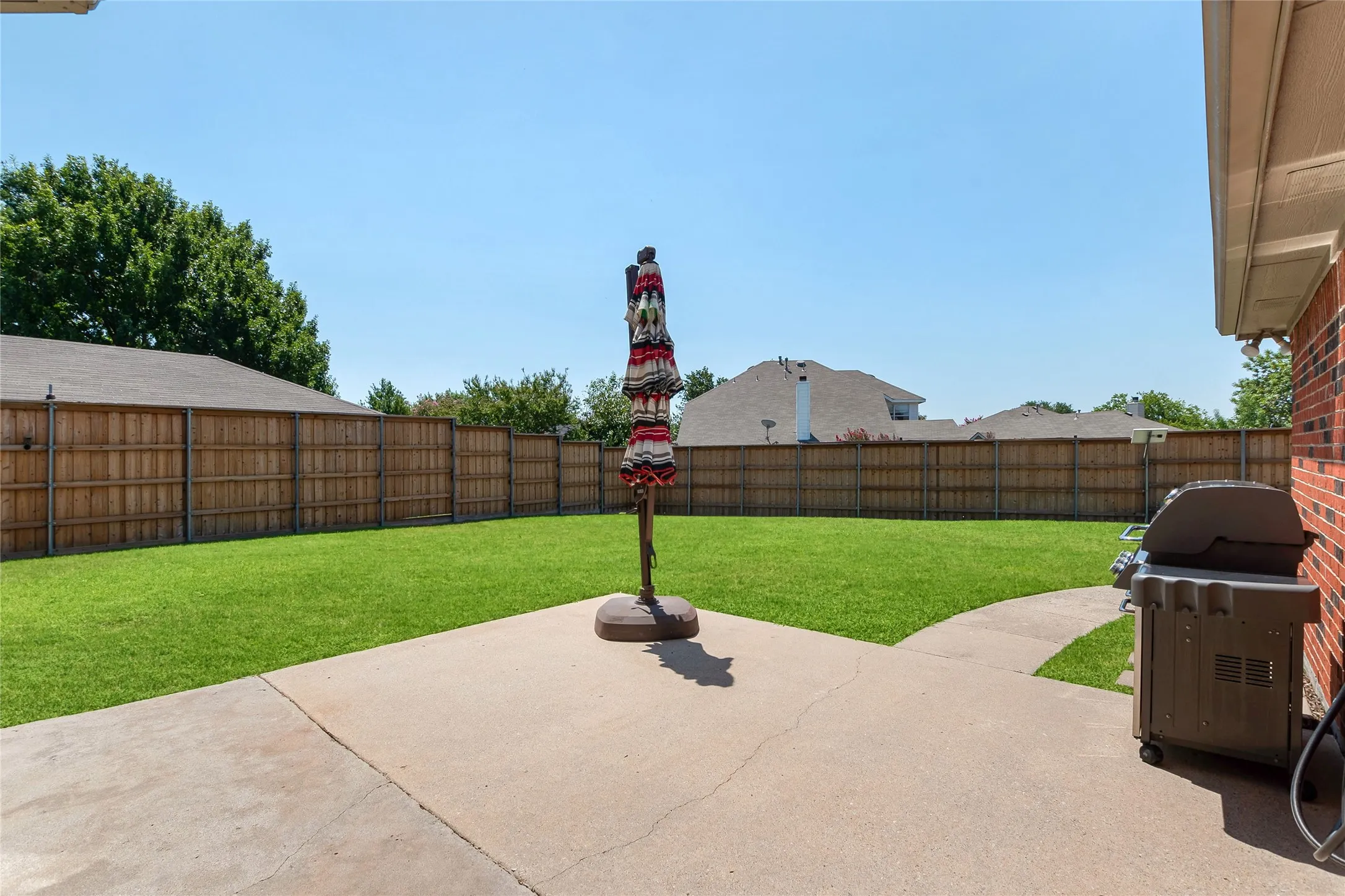 Single Family Residence For Sale in Collin County , 10231 Castle Drive, Frisco, Texas 75035, 4 Bedroom, 3 Bathroom, 2 Garage spaces, 2,278 Sqft, built in 1992, mls#21366557, Real Estate Agent in Frisco, Homes For Sale in Collin county, Homes For Sale in Frisco, Realtor in Frisco Texas, Real Estate Brokerage Independent Realty Texas, Luminita Cordes Realtor