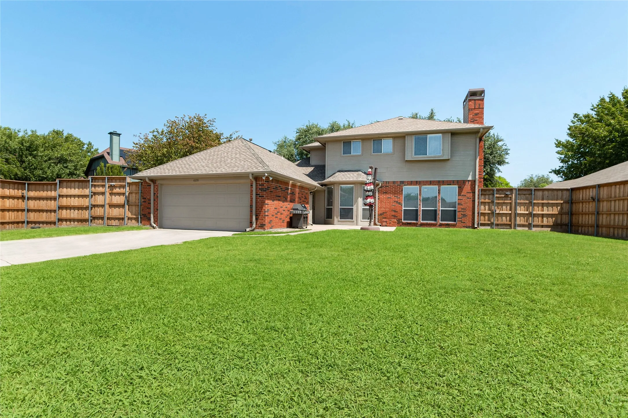 Single Family Residence For Sale in Collin County , 10231 Castle Drive, Frisco, Texas 75035, 4 Bedroom, 3 Bathroom, 2 Garage spaces, 2,278 Sqft, built in 1992, mls#21366557, Real Estate Agent in Frisco, Homes For Sale in Collin county, Homes For Sale in Frisco, Realtor in Frisco Texas, Real Estate Brokerage Independent Realty Texas, Luminita Cordes Realtor