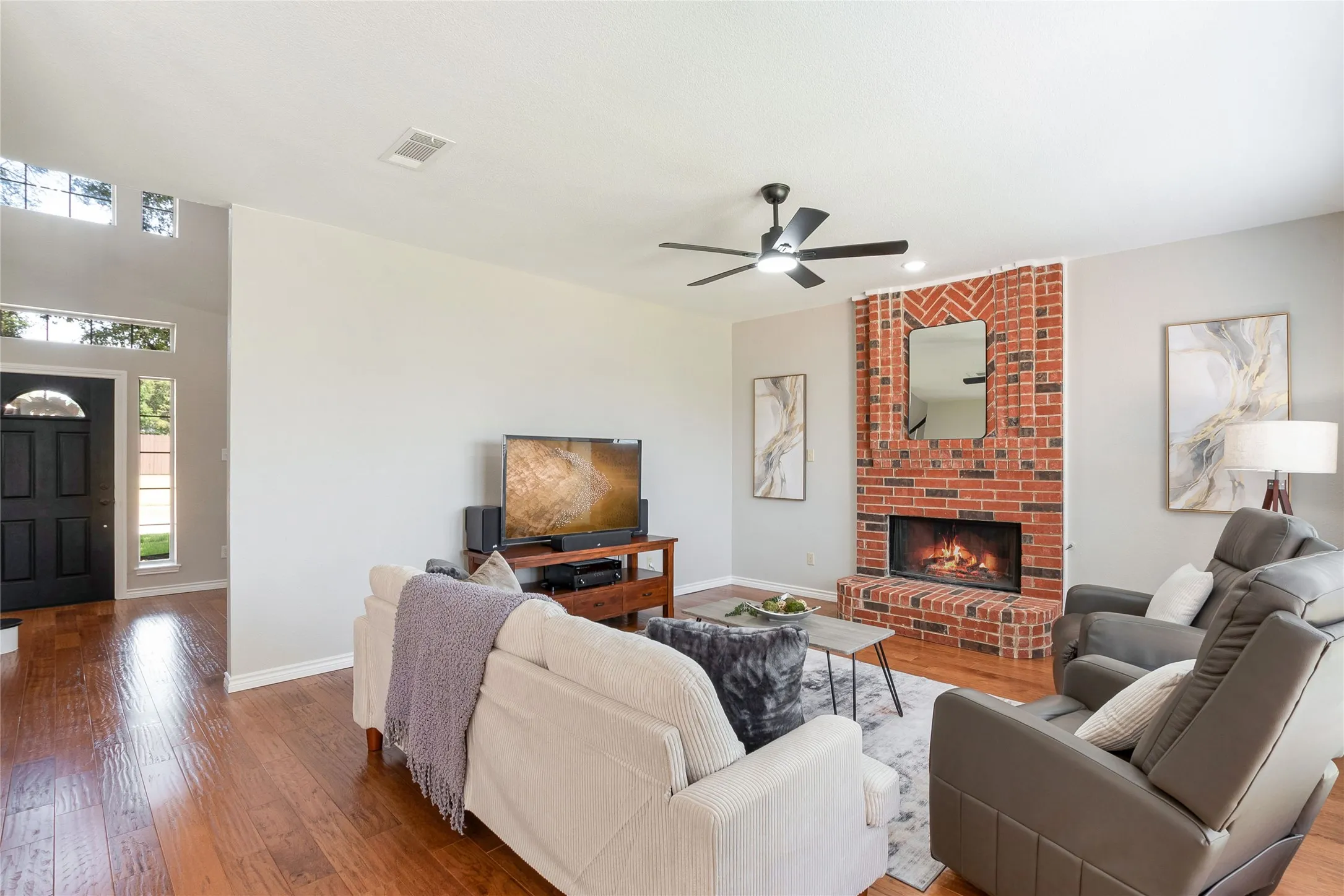 Single Family Residence For Sale in Collin County , 10231 Castle Drive, Frisco, Texas 75035, 4 Bedroom, 3 Bathroom, 2 Garage spaces, 2,278 Sqft, built in 1992, mls#21366557, Real Estate Agent in Frisco, Homes For Sale in Collin county, Homes For Sale in Frisco, Realtor in Frisco Texas, Real Estate Brokerage Independent Realty Texas, Luminita Cordes Realtor