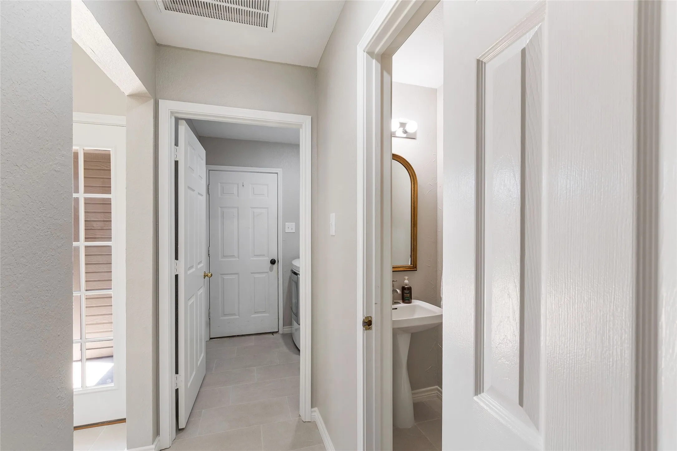 Single Family Residence For Sale in Collin County , 10231 Castle Drive, Frisco, Texas 75035, 4 Bedroom, 3 Bathroom, 2 Garage spaces, 2,278 Sqft, built in 1992, mls#21366557, Real Estate Agent in Frisco, Homes For Sale in Collin county, Homes For Sale in Frisco, Realtor in Frisco Texas, Real Estate Brokerage Independent Realty Texas, Luminita Cordes Realtor