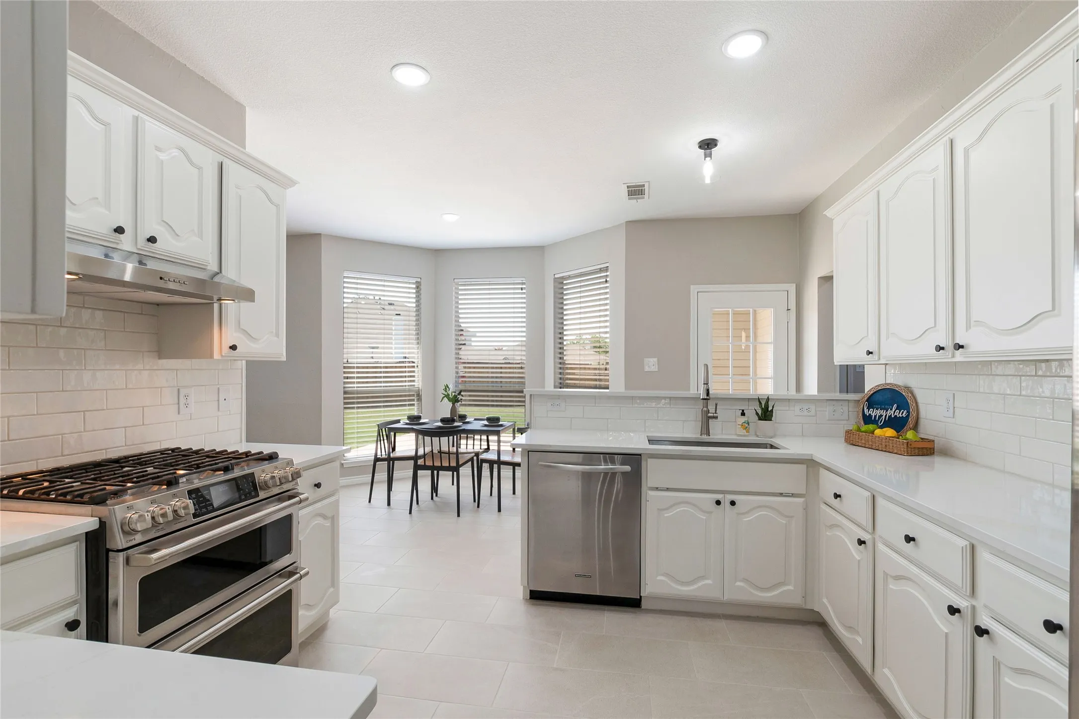 Single Family Residence For Sale in Collin County , 10231 Castle Drive, Frisco, Texas 75035, 4 Bedroom, 3 Bathroom, 2 Garage spaces, 2,278 Sqft, built in 1992, mls#21366557, Real Estate Agent in Frisco, Homes For Sale in Collin county, Homes For Sale in Frisco, Realtor in Frisco Texas, Real Estate Brokerage Independent Realty Texas, Luminita Cordes Realtor