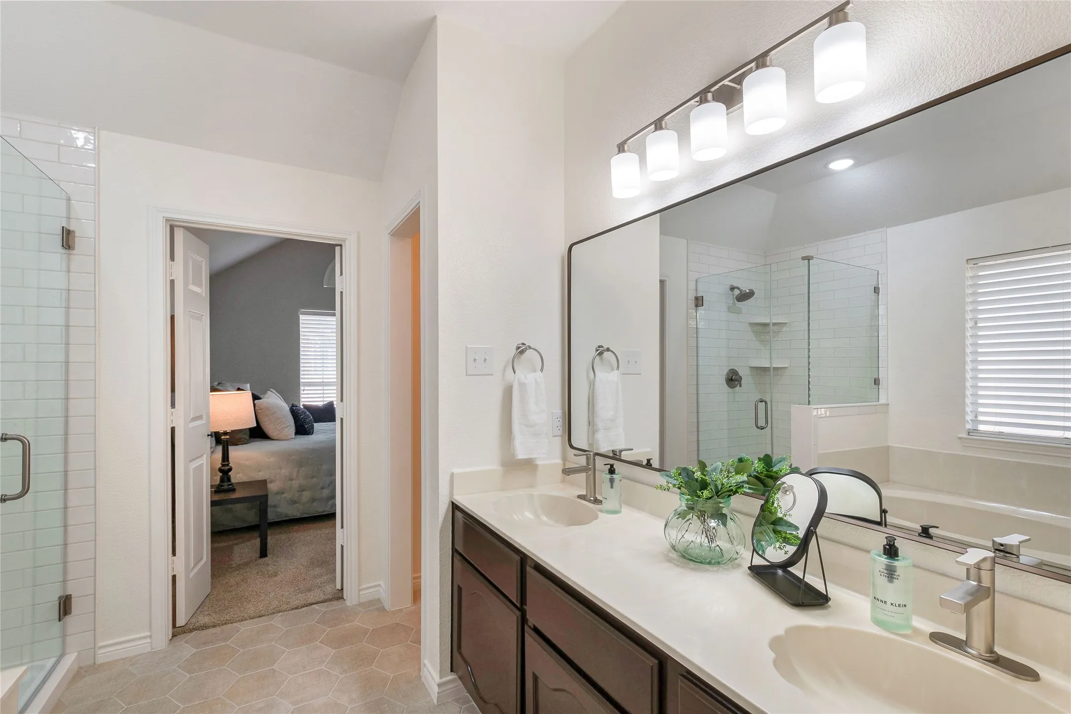 Single Family Residence For Sale in Collin County , 10231 Castle Drive, Frisco, Texas 75035, 4 Bedroom, 3 Bathroom, 2 Garage spaces, 2,278 Sqft, built in 1992, mls#21366557, Real Estate Agent in Frisco, Homes For Sale in Collin county, Homes For Sale in Frisco, Realtor in Frisco Texas, Real Estate Brokerage Independent Realty Texas, Luminita Cordes Realtor