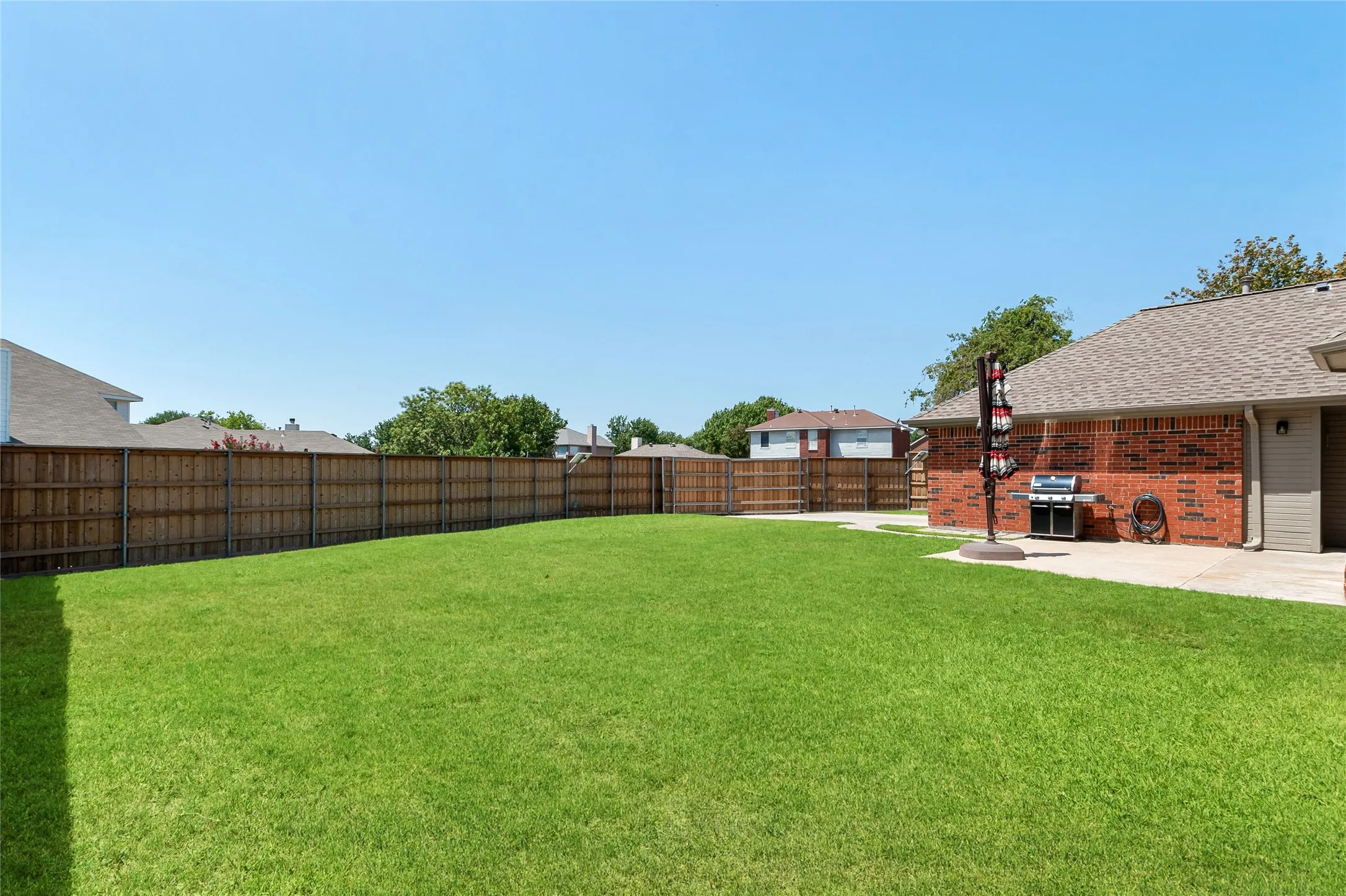 Single Family Residence For Sale in Collin County , 10231 Castle Drive, Frisco, Texas 75035, 4 Bedroom, 3 Bathroom, 2 Garage spaces, 2,278 Sqft, built in 1992, mls#21366557, Real Estate Agent in Frisco, Homes For Sale in Collin county, Homes For Sale in Frisco, Realtor in Frisco Texas, Real Estate Brokerage Independent Realty Texas, Luminita Cordes Realtor