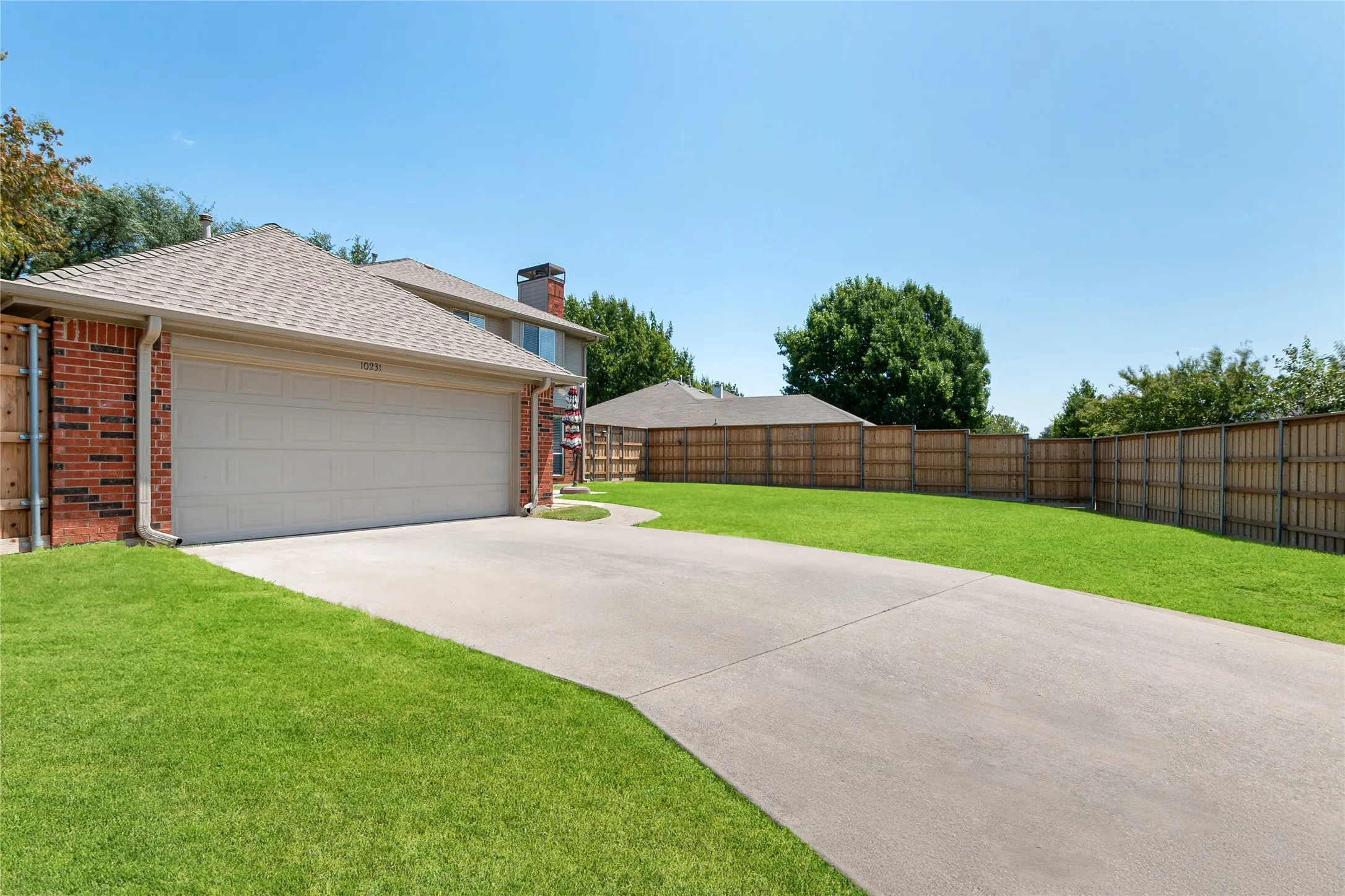 Single Family Residence For Sale in Collin County , 10231 Castle Drive, Frisco, Texas 75035, 4 Bedroom, 3 Bathroom, 2 Garage spaces, 2,278 Sqft, built in 1992, mls#21366557, Real Estate Agent in Frisco, Homes For Sale in Collin county, Homes For Sale in Frisco, Realtor in Frisco Texas, Real Estate Brokerage Independent Realty Texas, Luminita Cordes Realtor
