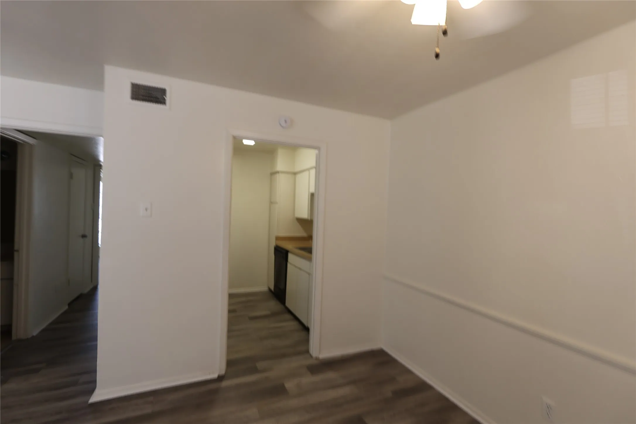 Condominium For Rent in Dallas County , 12888 MONTFORT 150, Dallas, Texas 75000, 2 Bedroom, 1 Bathroom, Garage spaces, 850 Sqft, built in 1970, mls#21366637, Real Estate Agent in Dallas, Homes For Rent in Dallas county, Homes For Rent in Dallas, Realtor in Dallas Texas, Real Estate Brokerage Independent Realty Texas, Luminita Cordes Realtor