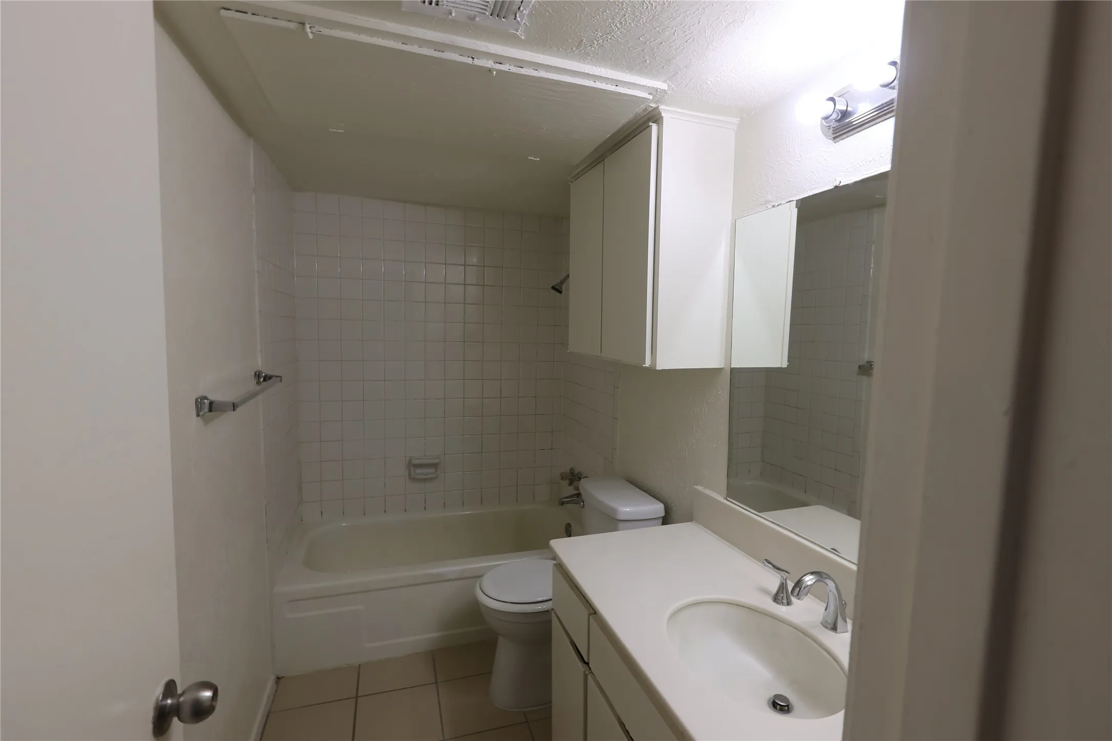 Condominium For Rent in Dallas County , 12888 MONTFORT 150, Dallas, Texas 75000, 2 Bedroom, 1 Bathroom, Garage spaces, 850 Sqft, built in 1970, mls#21366637, Real Estate Agent in Dallas, Homes For Rent in Dallas county, Homes For Rent in Dallas, Realtor in Dallas Texas, Real Estate Brokerage Independent Realty Texas, Luminita Cordes Realtor