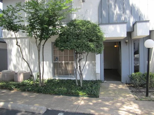 Condominium For Rent in Dallas County , 12888 MONTFORT 150, Dallas, Texas 75000, 2 Bedroom, 1 Bathroom, Garage spaces, 850 Sqft, built in 1970, mls#21366637, Real Estate Agent in Dallas, Homes For Rent in Dallas county, Homes For Rent in Dallas, Realtor in Dallas Texas, Real Estate Brokerage Independent Realty Texas, Luminita Cordes Realtor