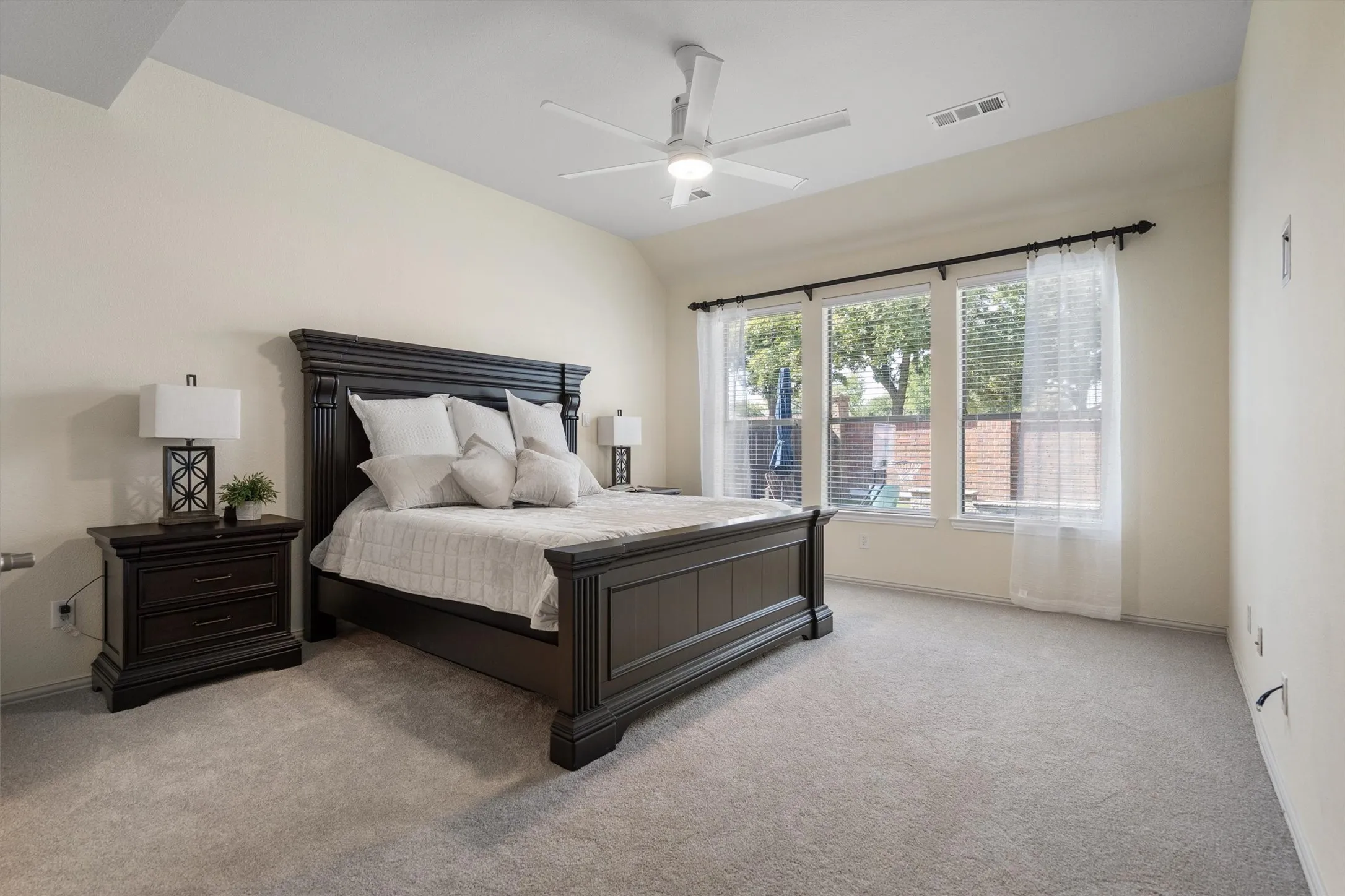Single Family Residence For Sale in Tarrant County , 4720 Mcbreyer Place, Fort Worth, Texas 76244, 4 Bedroom, 3 Bathroom, 2 Garage spaces, 3,114 Sqft, built in 2007, mls#21362816, Real Estate Agent in Fort Worth, Homes For Sale in Tarrant county, Homes For Sale in Fort Worth, Realtor in Fort Worth Texas, Real Estate Brokerage Independent Realty Texas, Luminita Cordes Realtor
