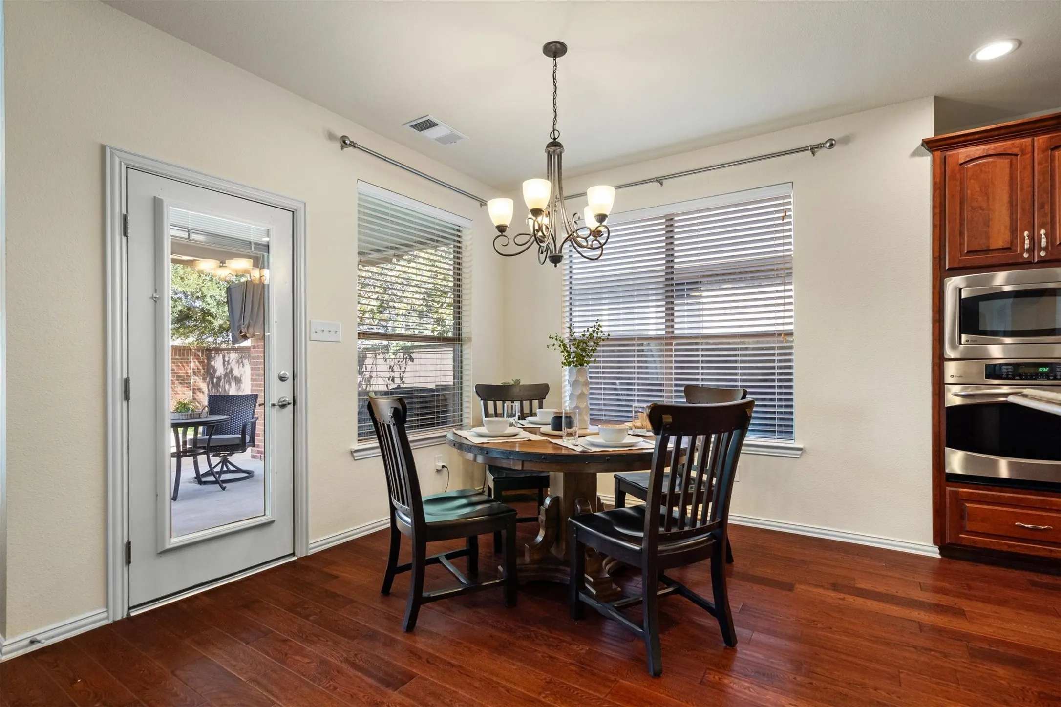 Single Family Residence For Sale in Tarrant County , 4720 Mcbreyer Place, Fort Worth, Texas 76244, 4 Bedroom, 3 Bathroom, 2 Garage spaces, 3,114 Sqft, built in 2007, mls#21362816, Real Estate Agent in Fort Worth, Homes For Sale in Tarrant county, Homes For Sale in Fort Worth, Realtor in Fort Worth Texas, Real Estate Brokerage Independent Realty Texas, Luminita Cordes Realtor