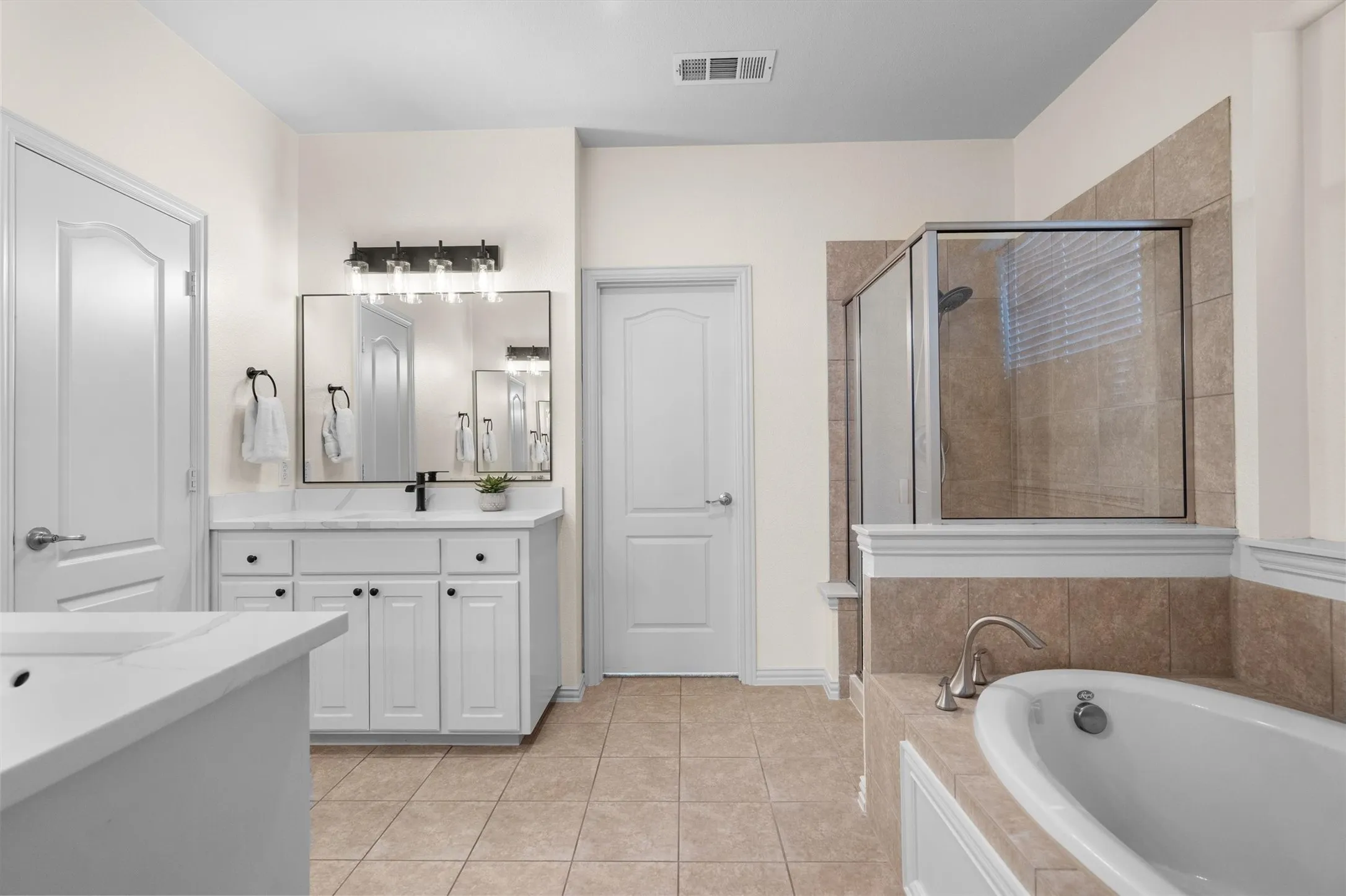 Single Family Residence For Sale in Tarrant County , 4720 Mcbreyer Place, Fort Worth, Texas 76244, 4 Bedroom, 3 Bathroom, 2 Garage spaces, 3,114 Sqft, built in 2007, mls#21362816, Real Estate Agent in Fort Worth, Homes For Sale in Tarrant county, Homes For Sale in Fort Worth, Realtor in Fort Worth Texas, Real Estate Brokerage Independent Realty Texas, Luminita Cordes Realtor