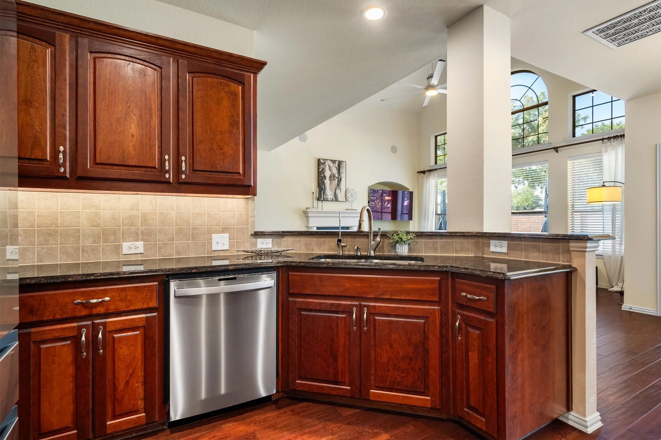 Single Family Residence For Sale in Tarrant County , 4720 Mcbreyer Place, Fort Worth, Texas 76244, 4 Bedroom, 3 Bathroom, 2 Garage spaces, 3,114 Sqft, built in 2007, mls#21362816, Real Estate Agent in Fort Worth, Homes For Sale in Tarrant county, Homes For Sale in Fort Worth, Realtor in Fort Worth Texas, Real Estate Brokerage Independent Realty Texas, Luminita Cordes Realtor