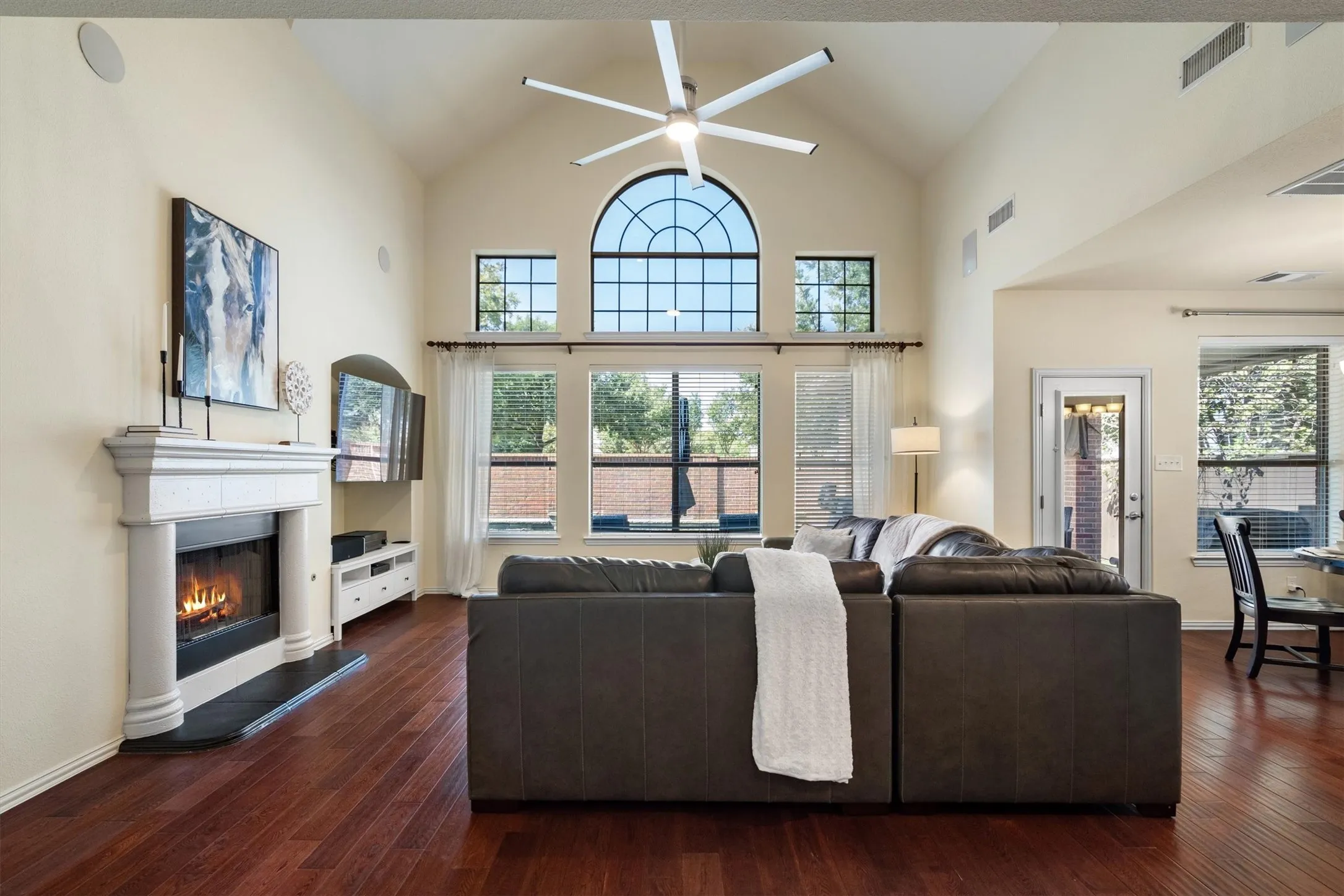 Single Family Residence For Sale in Tarrant County , 4720 Mcbreyer Place, Fort Worth, Texas 76244, 4 Bedroom, 3 Bathroom, 2 Garage spaces, 3,114 Sqft, built in 2007, mls#21362816, Real Estate Agent in Fort Worth, Homes For Sale in Tarrant county, Homes For Sale in Fort Worth, Realtor in Fort Worth Texas, Real Estate Brokerage Independent Realty Texas, Luminita Cordes Realtor