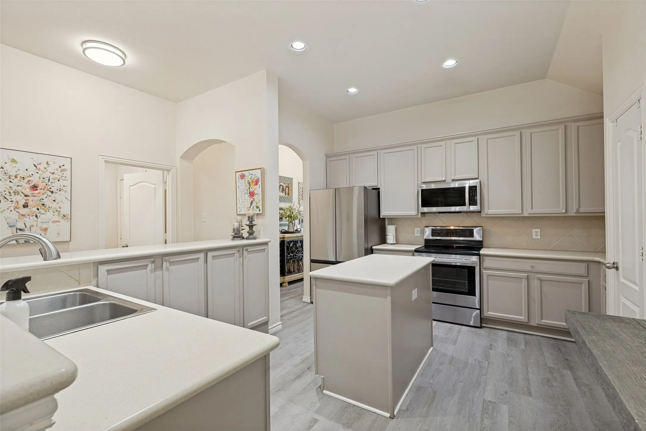 Single Family Residence For Rent in Denton County , 2404 Evening Song Drive, Little Elm, Texas 75068, 3 Bedroom, 2 Bathroom, 2 Garage spaces, 1,825 Sqft, built in 2006, mls#21366152, Real Estate Agent in Little Elm, Homes For Rent in Denton county, Homes For Rent in Little Elm, Realtor in Little Elm Texas, Real Estate Brokerage Independent Realty Texas, Luminita Cordes Realtor