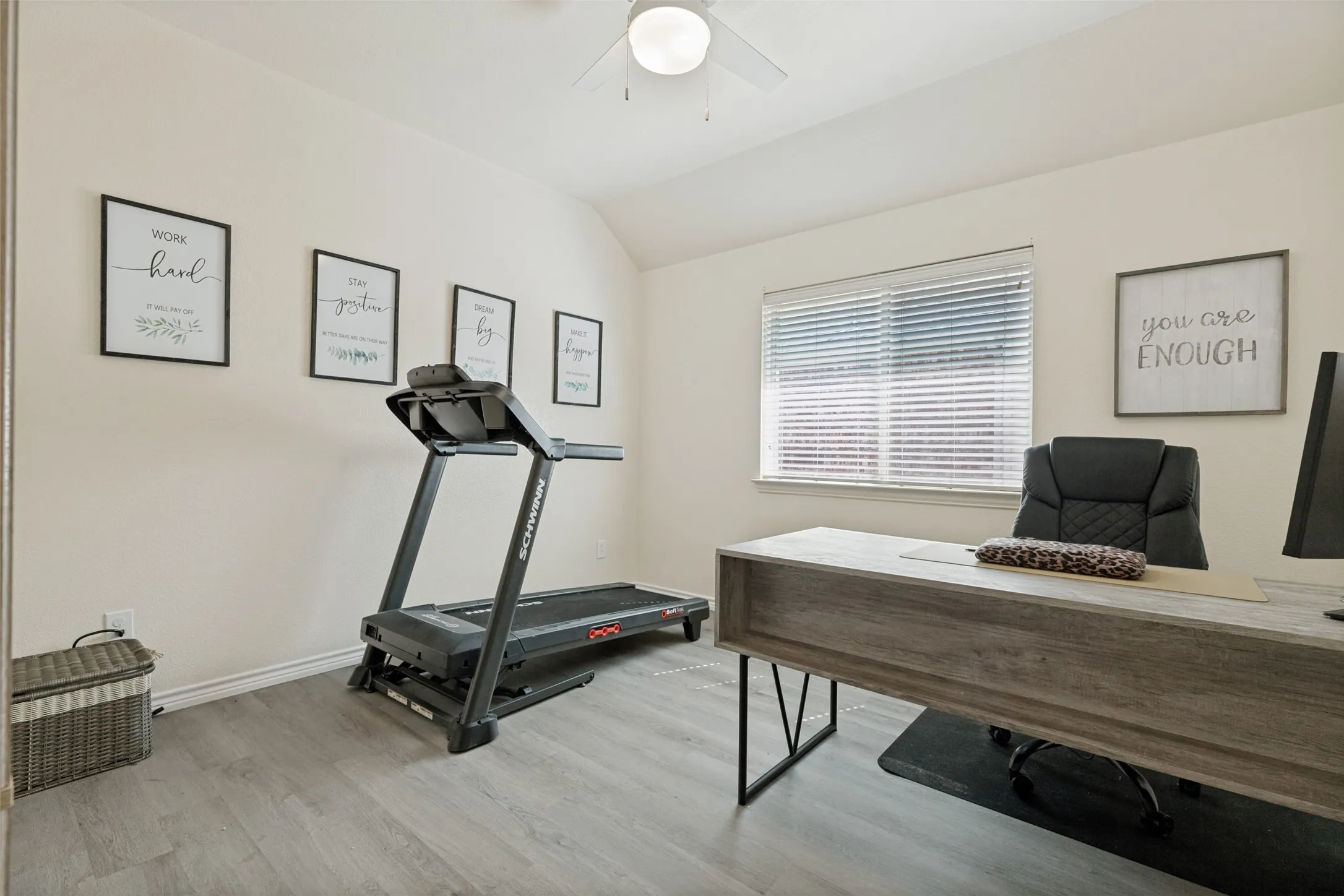 Single Family Residence For Rent in Denton County , 2404 Evening Song Drive, Little Elm, Texas 75068, 3 Bedroom, 2 Bathroom, 2 Garage spaces, 1,825 Sqft, built in 2006, mls#21366152, Real Estate Agent in Little Elm, Homes For Rent in Denton county, Homes For Rent in Little Elm, Realtor in Little Elm Texas, Real Estate Brokerage Independent Realty Texas, Luminita Cordes Realtor