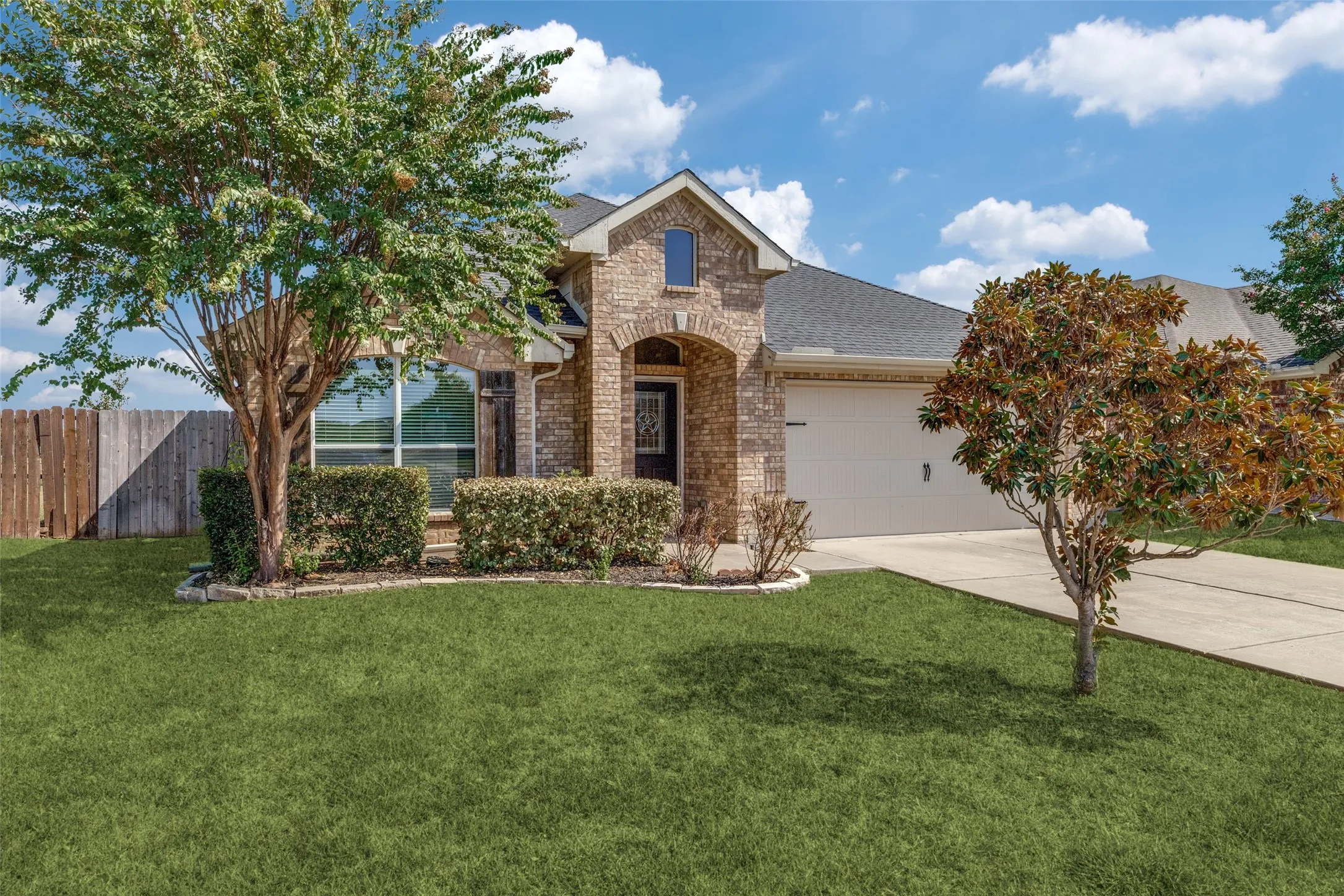 Single Family Residence For Rent in Denton County , 2404 Evening Song Drive, Little Elm, Texas 75068, 3 Bedroom, 2 Bathroom, 2 Garage spaces, 1,825 Sqft, built in 2006, mls#21366152, Real Estate Agent in Little Elm, Homes For Rent in Denton county, Homes For Rent in Little Elm, Realtor in Little Elm Texas, Real Estate Brokerage Independent Realty Texas, Luminita Cordes Realtor