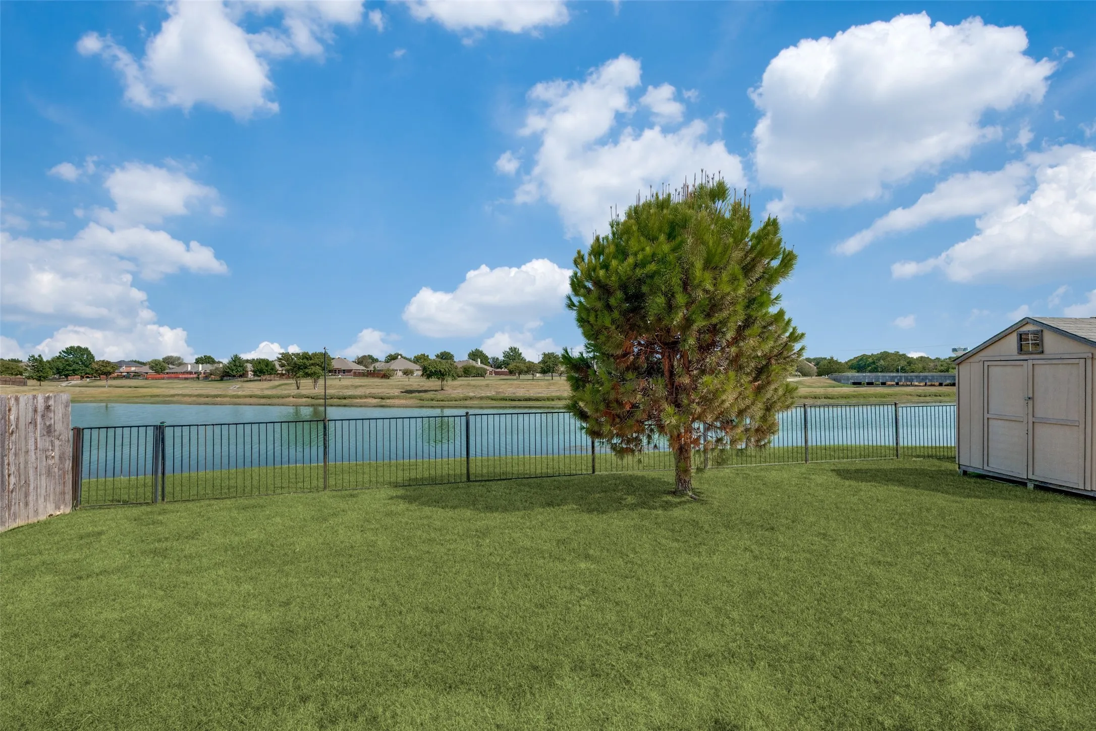 Single Family Residence For Rent in Denton County , 2404 Evening Song Drive, Little Elm, Texas 75068, 3 Bedroom, 2 Bathroom, 2 Garage spaces, 1,825 Sqft, built in 2006, mls#21366152, Real Estate Agent in Little Elm, Homes For Rent in Denton county, Homes For Rent in Little Elm, Realtor in Little Elm Texas, Real Estate Brokerage Independent Realty Texas, Luminita Cordes Realtor