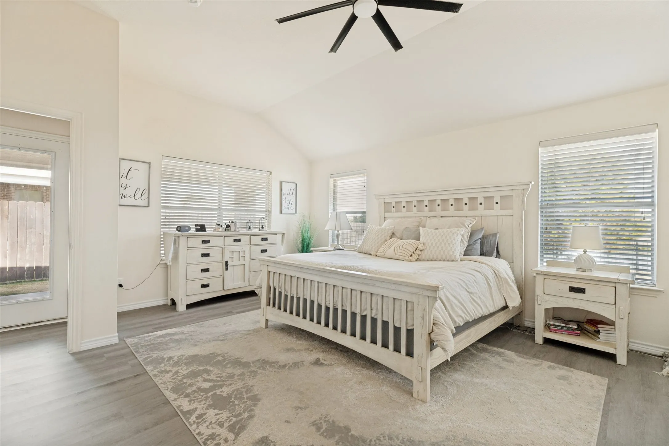 Single Family Residence For Rent in Denton County , 2404 Evening Song Drive, Little Elm, Texas 75068, 3 Bedroom, 2 Bathroom, 2 Garage spaces, 1,825 Sqft, built in 2006, mls#21366152, Real Estate Agent in Little Elm, Homes For Rent in Denton county, Homes For Rent in Little Elm, Realtor in Little Elm Texas, Real Estate Brokerage Independent Realty Texas, Luminita Cordes Realtor