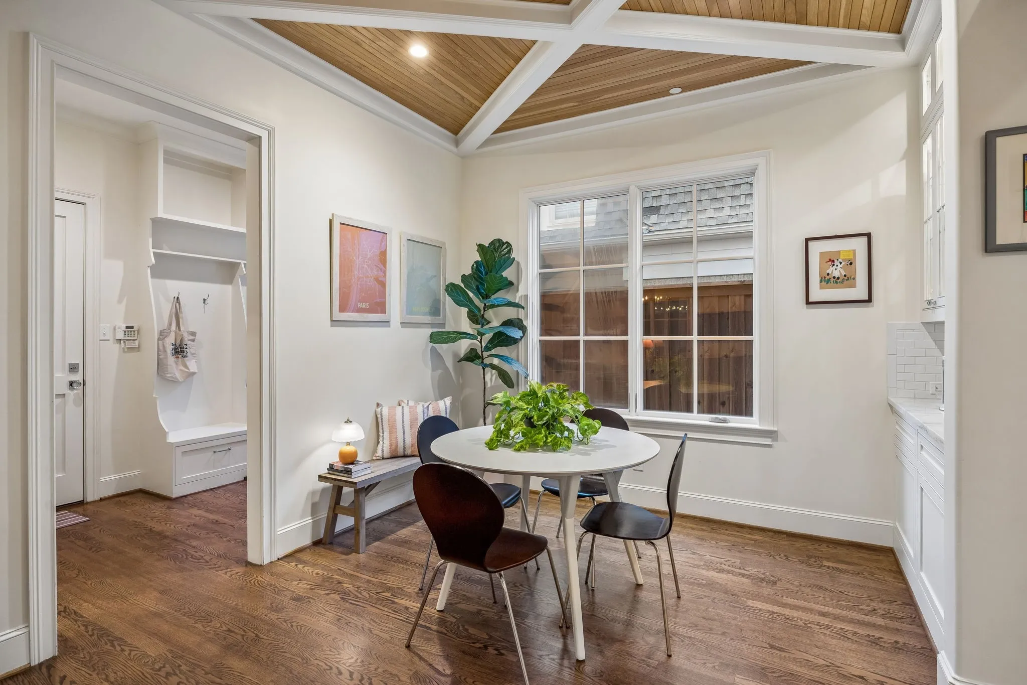 Single Family Residence For Sale in Dallas County , 4448 Mockingbird Parkway, University Park, Texas 75205, 5 Bedroom, 5 Bathroom, 2 Garage spaces, 5,398 Sqft, built in 2013, mls#21366639, Real Estate Agent in University Park, Homes For Sale in Dallas county, Homes For Sale in University Park, Realtor in University Park Texas, Real Estate Brokerage Independent Realty Texas, Luminita Cordes Realtor