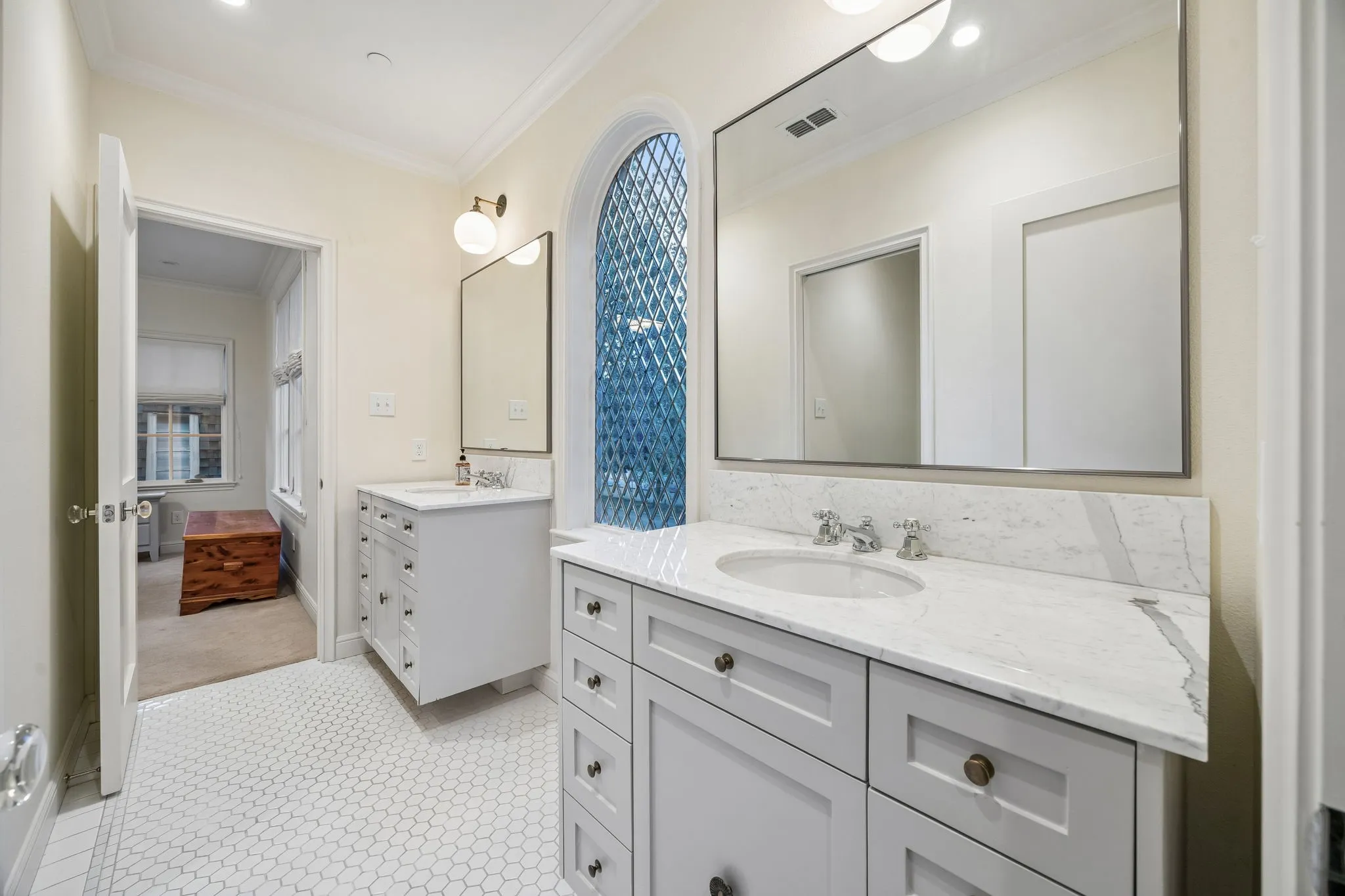 Single Family Residence For Sale in Dallas County , 4448 Mockingbird Parkway, University Park, Texas 75205, 5 Bedroom, 5 Bathroom, 2 Garage spaces, 5,398 Sqft, built in 2013, mls#21366639, Real Estate Agent in University Park, Homes For Sale in Dallas county, Homes For Sale in University Park, Realtor in University Park Texas, Real Estate Brokerage Independent Realty Texas, Luminita Cordes Realtor