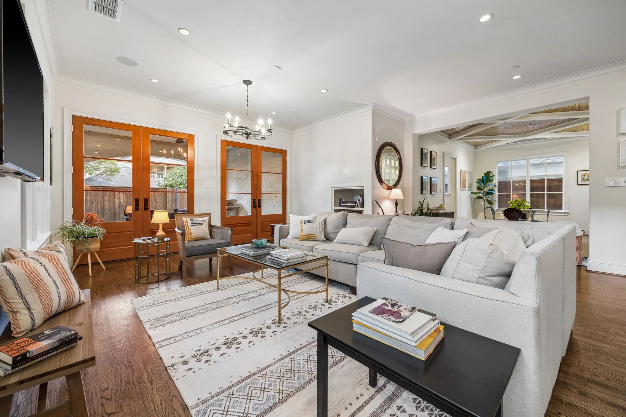 Single Family Residence For Sale in Dallas County , 4448 Mockingbird Parkway, University Park, Texas 75205, 5 Bedroom, 5 Bathroom, 2 Garage spaces, 5,398 Sqft, built in 2013, mls#21366639, Real Estate Agent in University Park, Homes For Sale in Dallas county, Homes For Sale in University Park, Realtor in University Park Texas, Real Estate Brokerage Independent Realty Texas, Luminita Cordes Realtor