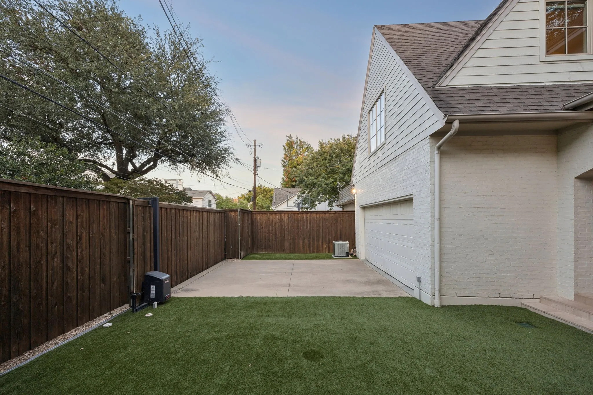 Single Family Residence For Sale in Dallas County , 4448 Mockingbird Parkway, University Park, Texas 75205, 5 Bedroom, 5 Bathroom, 2 Garage spaces, 5,398 Sqft, built in 2013, mls#21366639, Real Estate Agent in University Park, Homes For Sale in Dallas county, Homes For Sale in University Park, Realtor in University Park Texas, Real Estate Brokerage Independent Realty Texas, Luminita Cordes Realtor