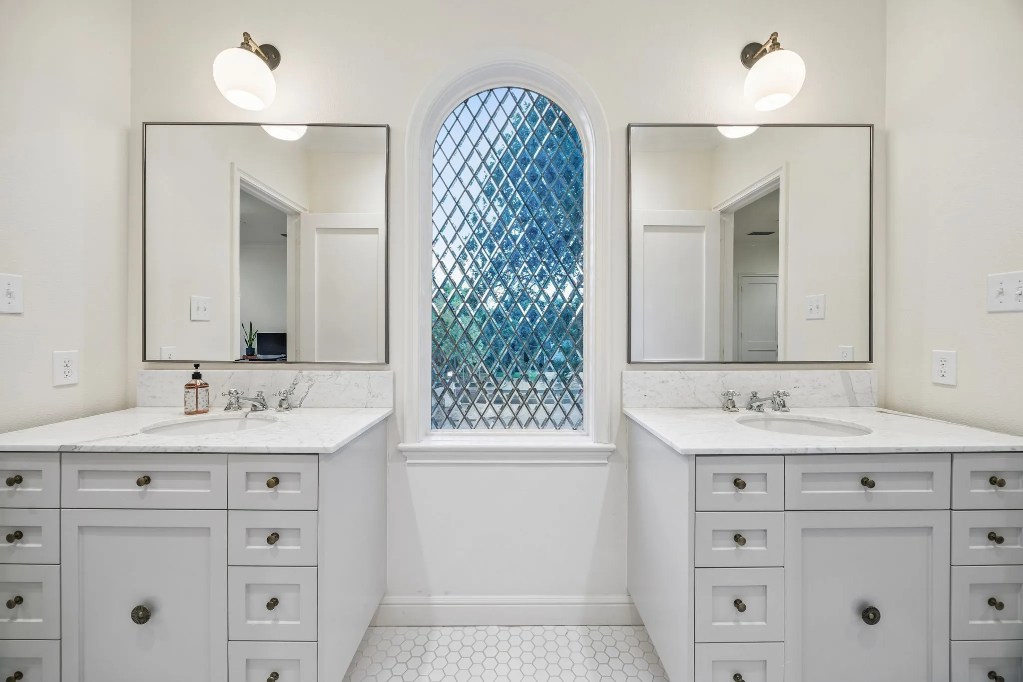 Single Family Residence For Sale in Dallas County , 4448 Mockingbird Parkway, University Park, Texas 75205, 5 Bedroom, 5 Bathroom, 2 Garage spaces, 5,398 Sqft, built in 2013, mls#21366639, Real Estate Agent in University Park, Homes For Sale in Dallas county, Homes For Sale in University Park, Realtor in University Park Texas, Real Estate Brokerage Independent Realty Texas, Luminita Cordes Realtor