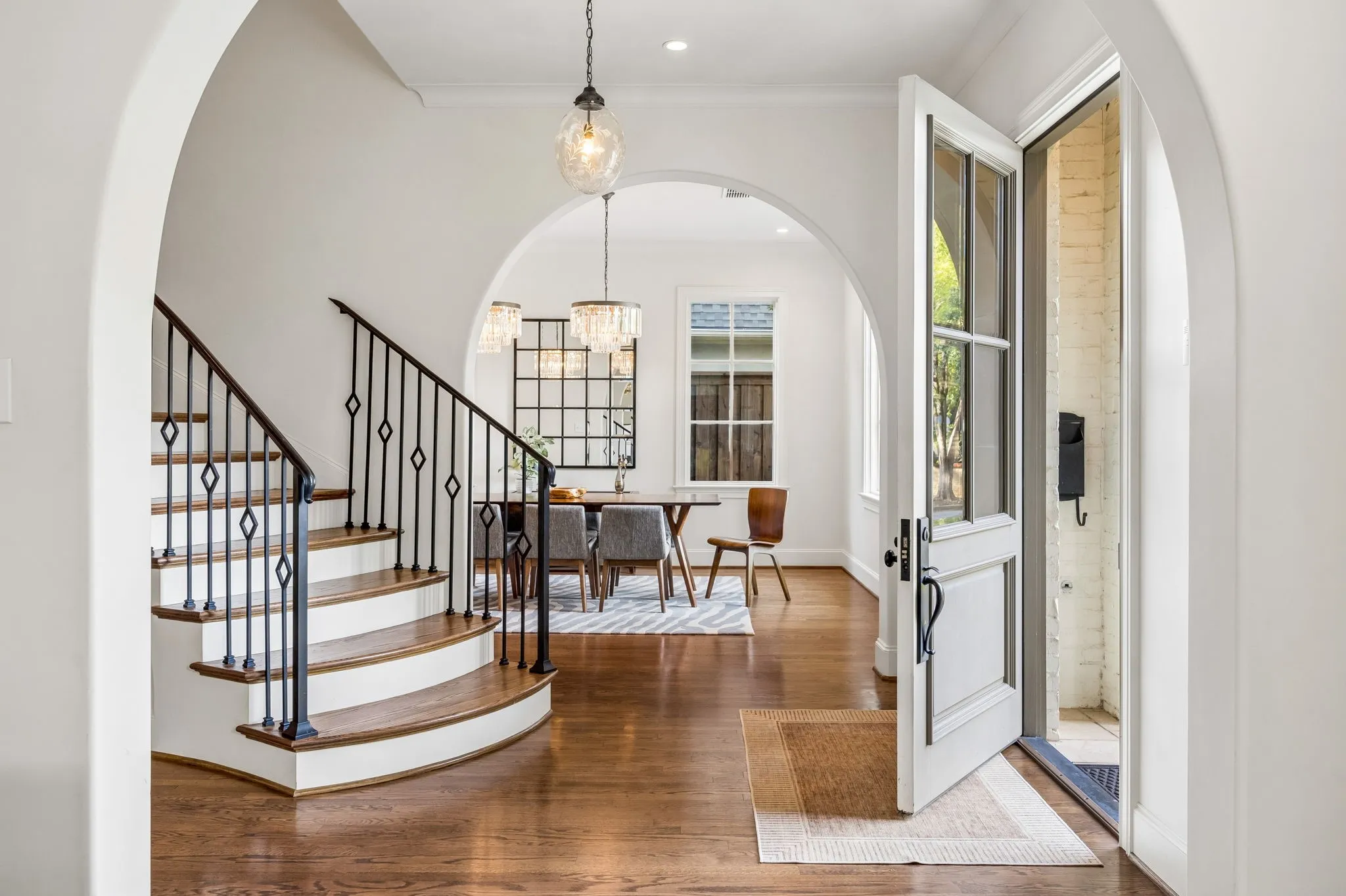 Single Family Residence For Sale in Dallas County , 4448 Mockingbird Parkway, University Park, Texas 75205, 5 Bedroom, 5 Bathroom, 2 Garage spaces, 5,398 Sqft, built in 2013, mls#21366639, Real Estate Agent in University Park, Homes For Sale in Dallas county, Homes For Sale in University Park, Realtor in University Park Texas, Real Estate Brokerage Independent Realty Texas, Luminita Cordes Realtor
