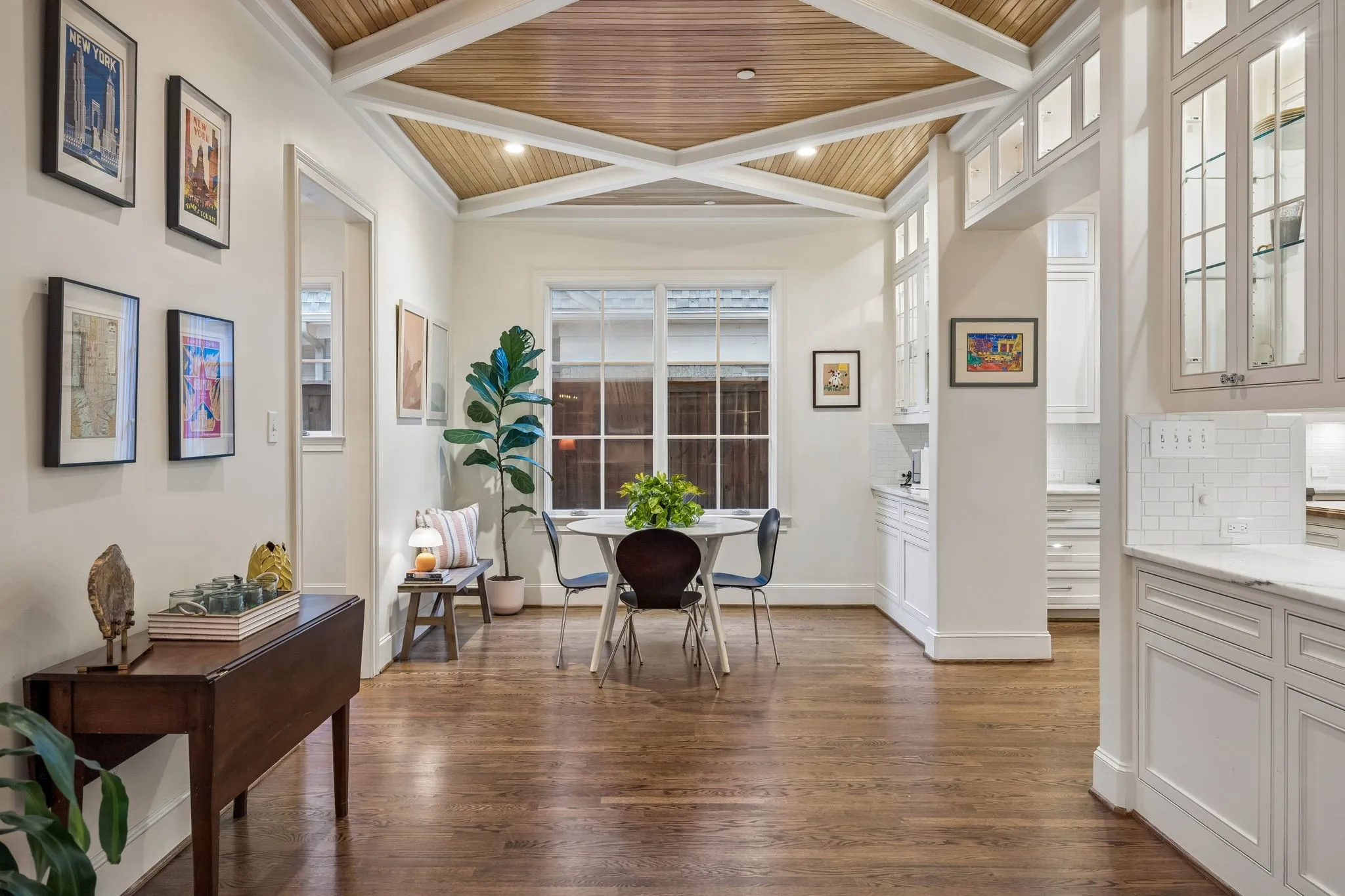 Single Family Residence For Sale in Dallas County , 4448 Mockingbird Parkway, University Park, Texas 75205, 5 Bedroom, 5 Bathroom, 2 Garage spaces, 5,398 Sqft, built in 2013, mls#21366639, Real Estate Agent in University Park, Homes For Sale in Dallas county, Homes For Sale in University Park, Realtor in University Park Texas, Real Estate Brokerage Independent Realty Texas, Luminita Cordes Realtor