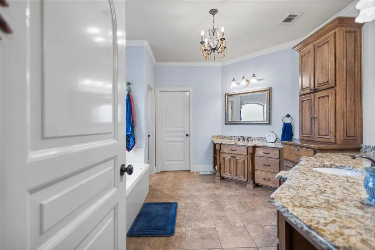 Single Family Residence For Sale in Smith County , 249 Heritage Court, Lindale, Texas 75771, 4 Bedroom, 3 Bathroom, 2 Garage spaces, 2,591 Sqft, built in 2007, mls#21366645, Real Estate Agent in Lindale, Homes For Sale in Smith county, Homes For Sale in Lindale, Realtor in Lindale Texas, Real Estate Brokerage Independent Realty Texas, Luminita Cordes Realtor
