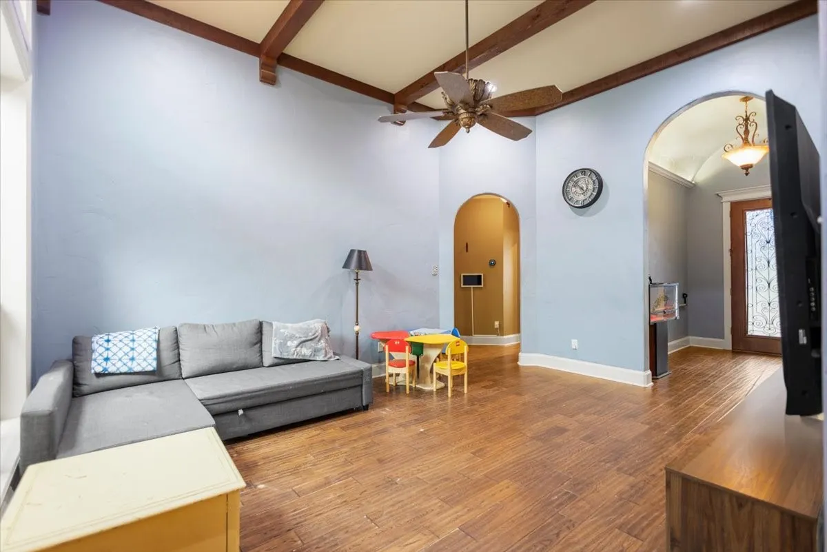 Single Family Residence For Sale in Smith County , 249 Heritage Court, Lindale, Texas 75771, 4 Bedroom, 3 Bathroom, 2 Garage spaces, 2,591 Sqft, built in 2007, mls#21366645, Real Estate Agent in Lindale, Homes For Sale in Smith county, Homes For Sale in Lindale, Realtor in Lindale Texas, Real Estate Brokerage Independent Realty Texas, Luminita Cordes Realtor