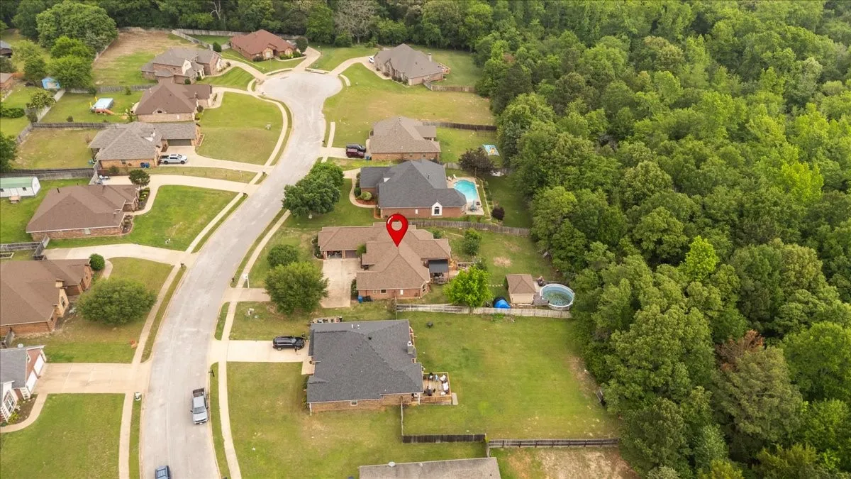 Single Family Residence For Sale in Smith County , 249 Heritage Court, Lindale, Texas 75771, 4 Bedroom, 3 Bathroom, 2 Garage spaces, 2,591 Sqft, built in 2007, mls#21366645, Real Estate Agent in Lindale, Homes For Sale in Smith county, Homes For Sale in Lindale, Realtor in Lindale Texas, Real Estate Brokerage Independent Realty Texas, Luminita Cordes Realtor