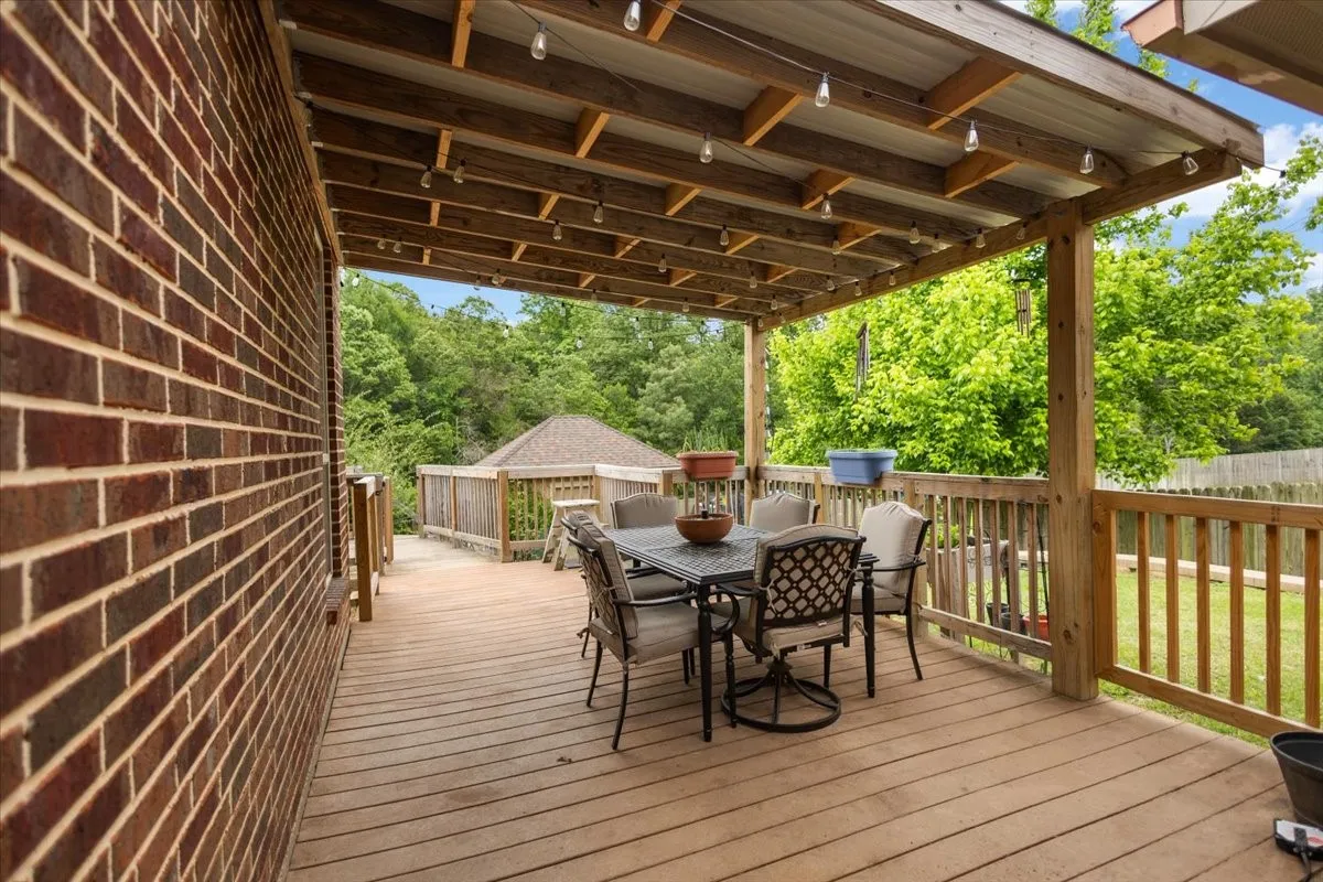 Single Family Residence For Sale in Smith County , 249 Heritage Court, Lindale, Texas 75771, 4 Bedroom, 3 Bathroom, 2 Garage spaces, 2,591 Sqft, built in 2007, mls#21366645, Real Estate Agent in Lindale, Homes For Sale in Smith county, Homes For Sale in Lindale, Realtor in Lindale Texas, Real Estate Brokerage Independent Realty Texas, Luminita Cordes Realtor