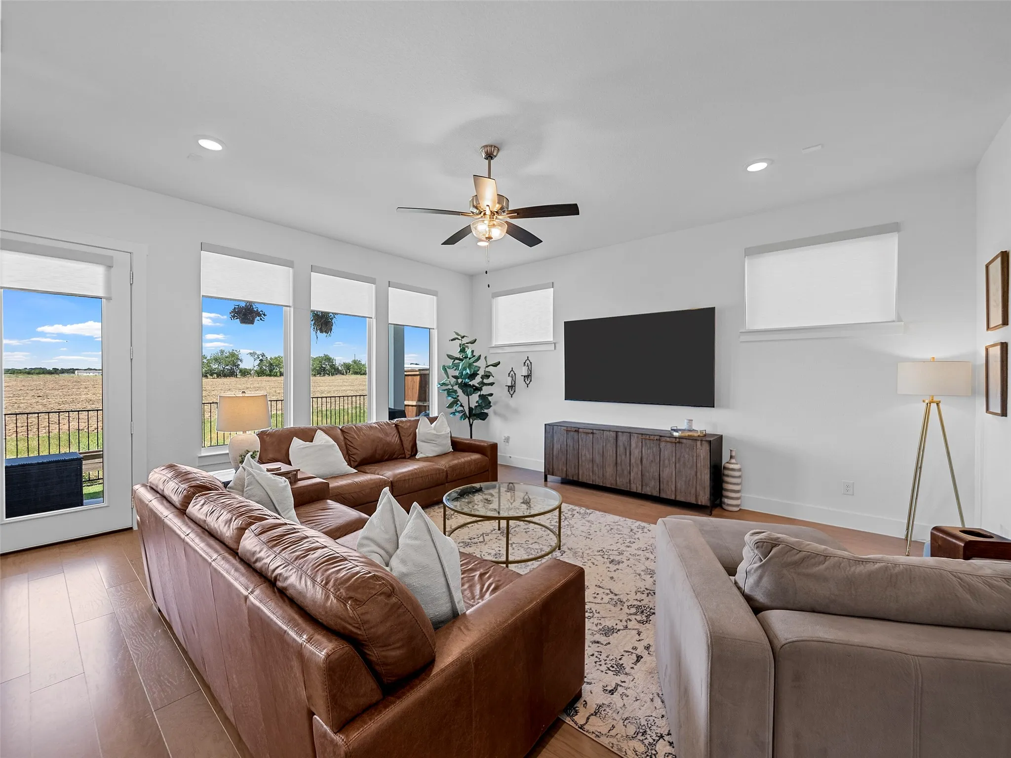 Single Family Residence For Sale in Collin County , 209 Chestnut Street, Celina, Texas 75009, 3 Bedroom, 3 Bathroom, 2 Garage spaces, 2,495 Sqft, built in 2024, mls#21348872, Real Estate Agent in Celina, Homes For Sale in Collin county, Homes For Sale in Celina, Realtor in Celina Texas, Real Estate Brokerage Independent Realty Texas, Luminita Cordes Realtor