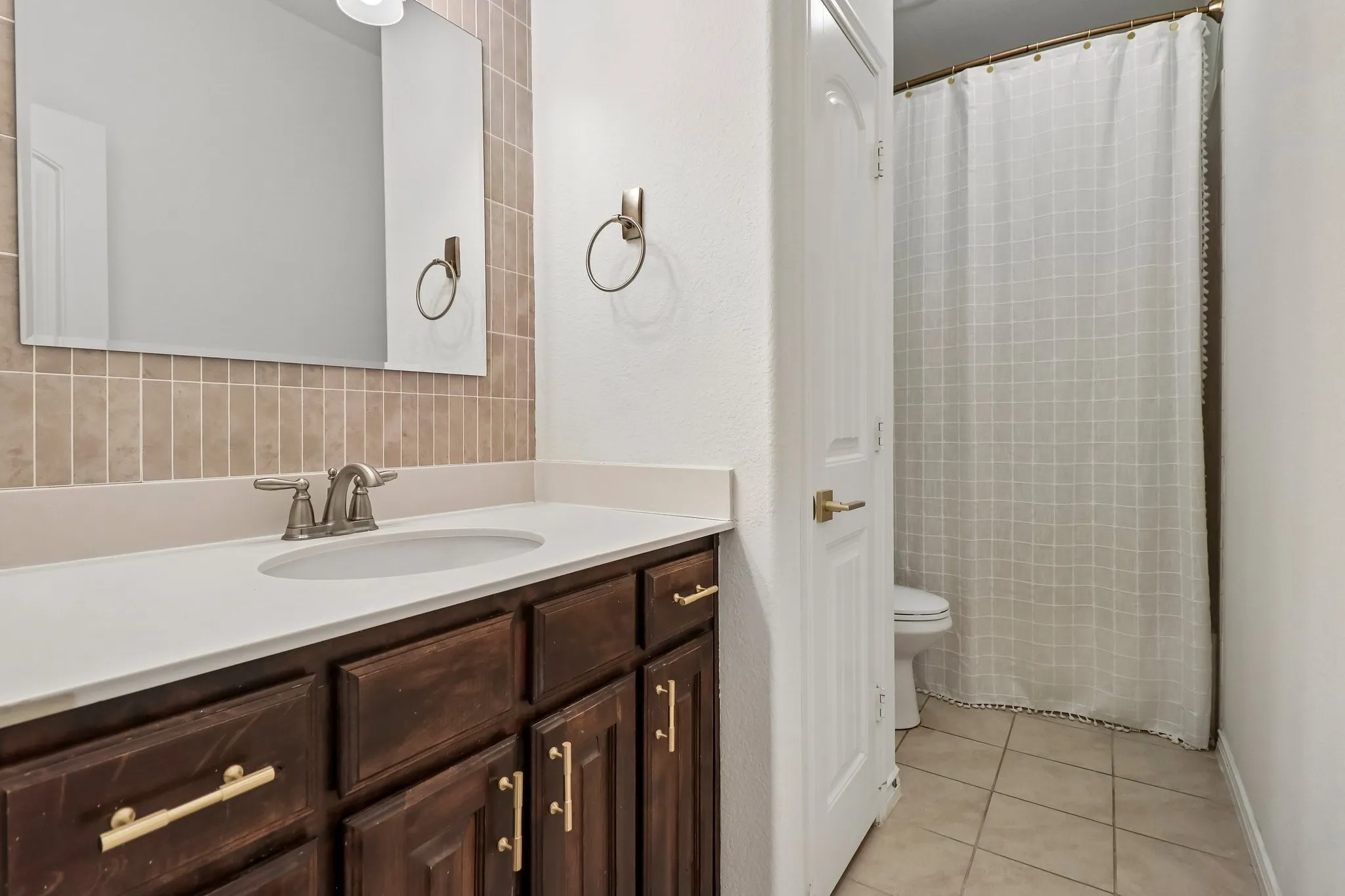 Single Family Residence For Sale in Collin County , 2003 Jayden Lane, Wylie, Texas 75098, 4 Bedroom, 2 Bathroom, 2 Garage spaces, 2,231 Sqft, built in 2015, mls#21366490, Real Estate Agent in Wylie, Homes For Sale in Collin county, Homes For Sale in Wylie, Realtor in Wylie Texas, Real Estate Brokerage Independent Realty Texas, Luminita Cordes Realtor