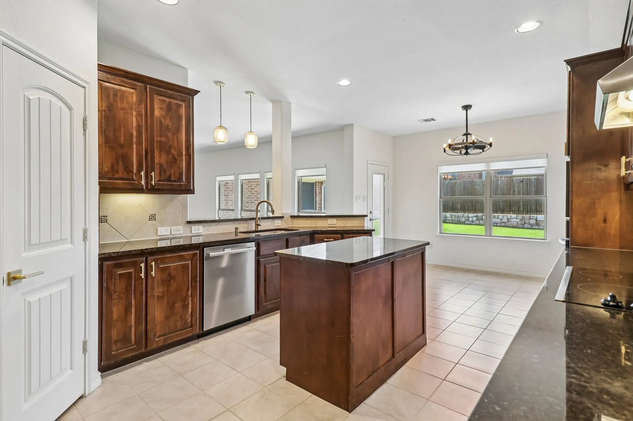 Single Family Residence For Sale in Collin County , 2003 Jayden Lane, Wylie, Texas 75098, 4 Bedroom, 2 Bathroom, 2 Garage spaces, 2,231 Sqft, built in 2015, mls#21366490, Real Estate Agent in Wylie, Homes For Sale in Collin county, Homes For Sale in Wylie, Realtor in Wylie Texas, Real Estate Brokerage Independent Realty Texas, Luminita Cordes Realtor