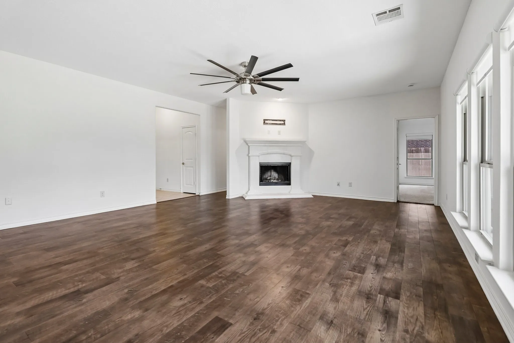 Single Family Residence For Sale in Collin County , 2003 Jayden Lane, Wylie, Texas 75098, 4 Bedroom, 2 Bathroom, 2 Garage spaces, 2,231 Sqft, built in 2015, mls#21366490, Real Estate Agent in Wylie, Homes For Sale in Collin county, Homes For Sale in Wylie, Realtor in Wylie Texas, Real Estate Brokerage Independent Realty Texas, Luminita Cordes Realtor