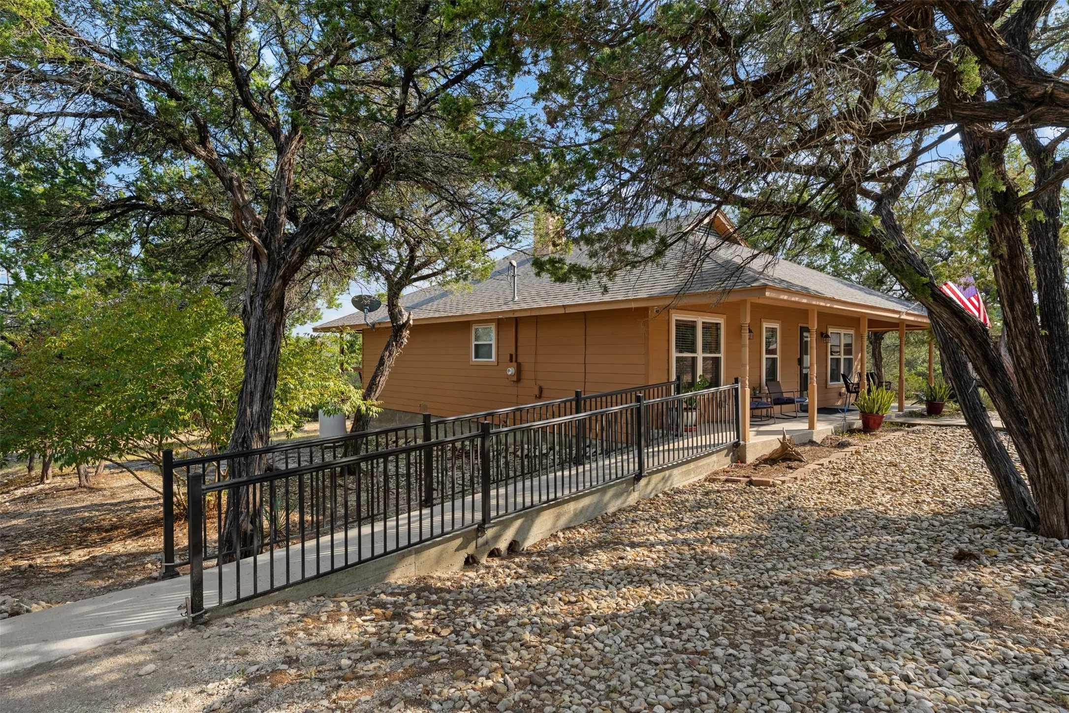 Single Family Residence For Sale in Bosque County , 106 County Road 1506, Morgan, Texas 76671, 3 Bedroom, 2 Bathroom, Garage spaces, 1,258 Sqft, built in 2005, mls#21362837, Real Estate Agent in Morgan, Homes For Sale in Bosque county, Homes For Sale in Morgan, Realtor in Morgan Texas, Real Estate Brokerage Independent Realty Texas, Luminita Cordes Realtor