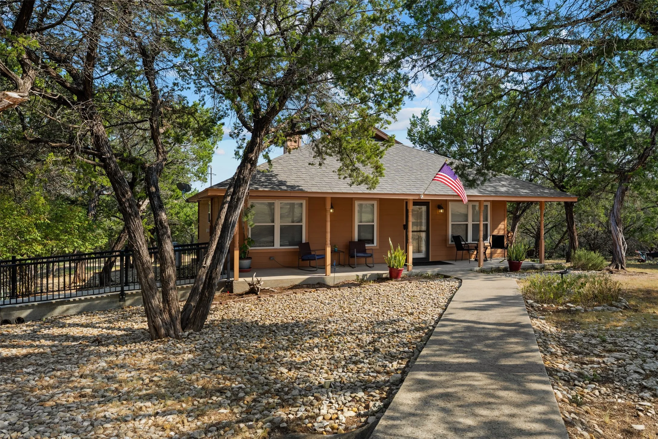 Single Family Residence For Sale in Bosque County , 106 County Road 1506, Morgan, Texas 76671, 3 Bedroom, 2 Bathroom, Garage spaces, 1,258 Sqft, built in 2005, mls#21362837, Real Estate Agent in Morgan, Homes For Sale in Bosque county, Homes For Sale in Morgan, Realtor in Morgan Texas, Real Estate Brokerage Independent Realty Texas, Luminita Cordes Realtor