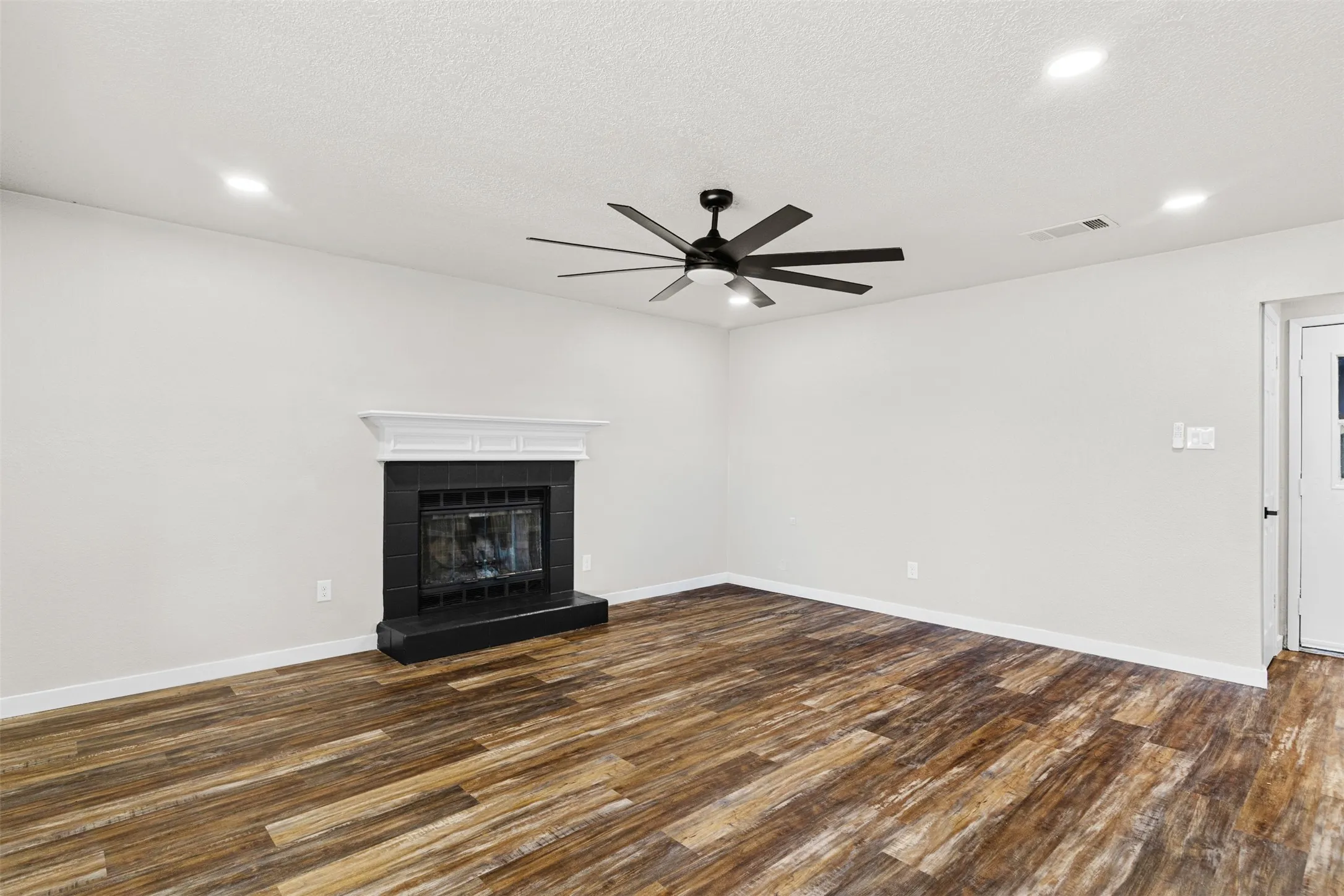 An additional view of the living area.
