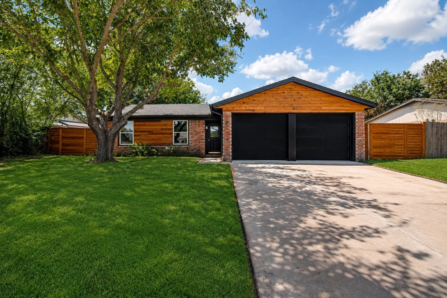 Single Family Residence For Sale in Johnson County , 118 Lorie Street, Alvarado, Texas 76009, 3 Bedroom, 2 Bathroom, 2 Garage spaces, 1,183 Sqft, built in 1981, mls#21365472, Real Estate Agent in Alvarado, Homes For Sale in Johnson county, Homes For Sale in Alvarado, Realtor in Alvarado Texas, Real Estate Brokerage Independent Realty Texas, Luminita Cordes Realtor