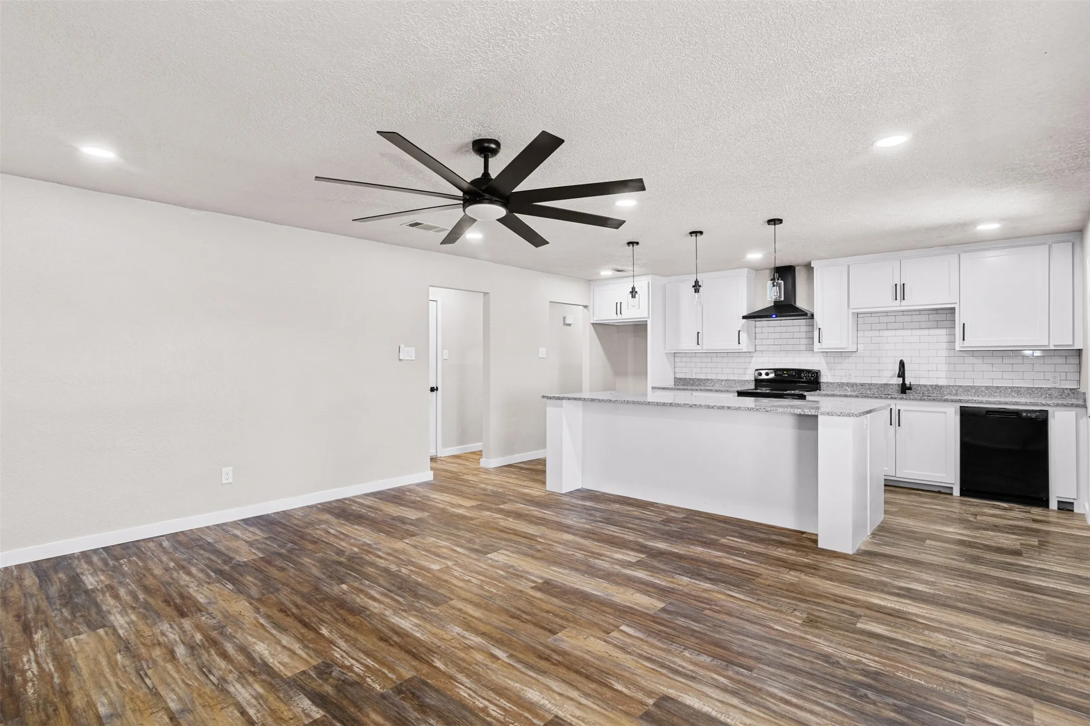 Single Family Residence For Sale in Johnson County , 118 Lorie Street, Alvarado, Texas 76009, 3 Bedroom, 2 Bathroom, 2 Garage spaces, 1,183 Sqft, built in 1981, mls#21365472, Real Estate Agent in Alvarado, Homes For Sale in Johnson county, Homes For Sale in Alvarado, Realtor in Alvarado Texas, Real Estate Brokerage Independent Realty Texas, Luminita Cordes Realtor