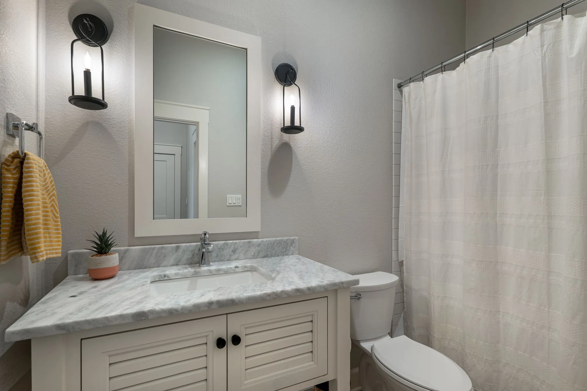 Single Family Residence For Sale in Mc Lennan County , 612 Sienna Bend Trail, Mc Gregor, Texas 76657, 5 Bedroom, 3 Bathroom, 3 Garage spaces, 2,841 Sqft, built in 2019, mls#21365275, Real Estate Agent in Mc Gregor, Homes For Sale in Mc Lennan county, Homes For Sale in Mc Gregor, Realtor in Mc Gregor Texas, Real Estate Brokerage Independent Realty Texas, Luminita Cordes Realtor