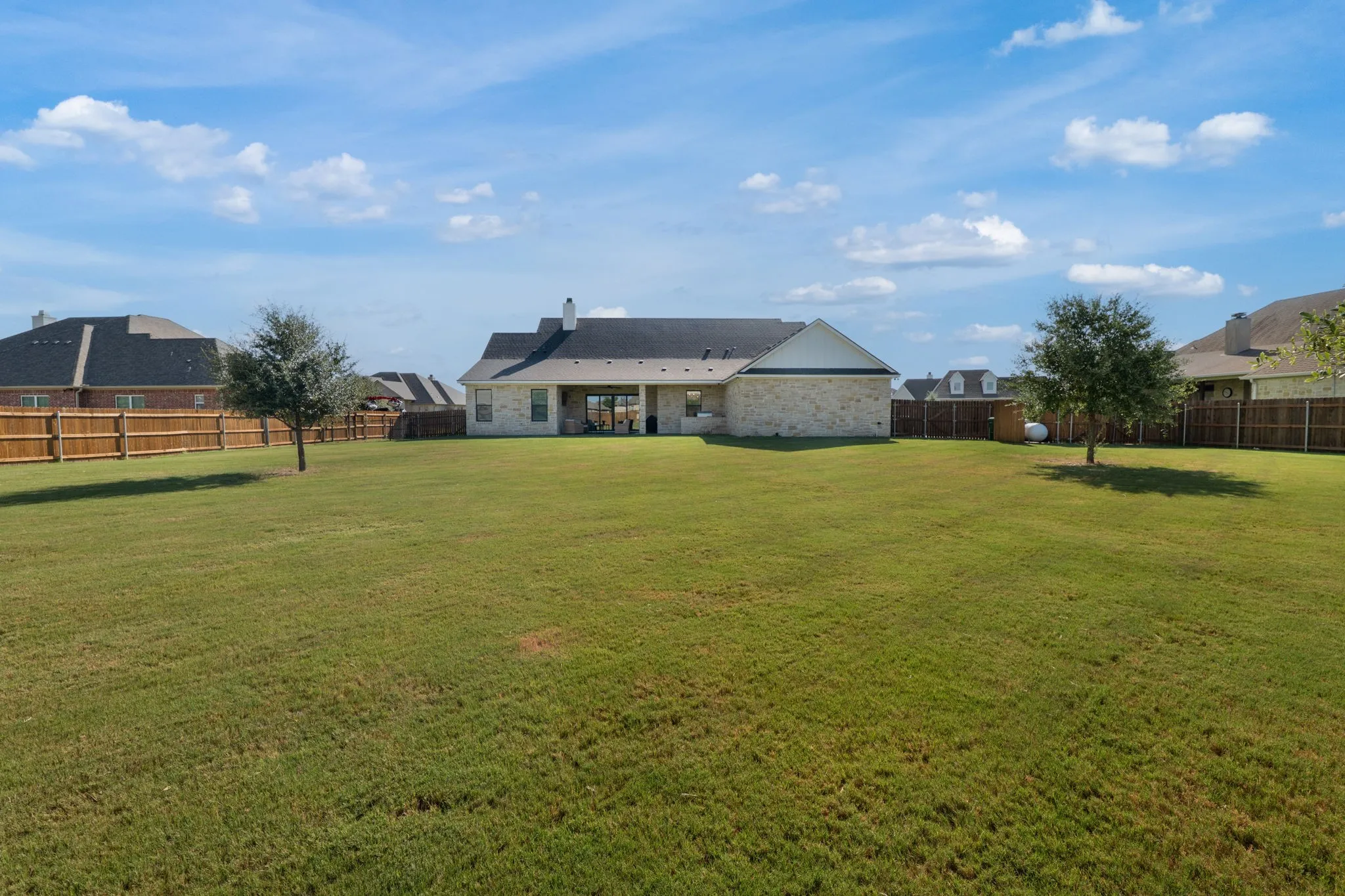 Single Family Residence For Sale in Mc Lennan County , 612 Sienna Bend Trail, Mc Gregor, Texas 76657, 5 Bedroom, 3 Bathroom, 3 Garage spaces, 2,841 Sqft, built in 2019, mls#21365275, Real Estate Agent in Mc Gregor, Homes For Sale in Mc Lennan county, Homes For Sale in Mc Gregor, Realtor in Mc Gregor Texas, Real Estate Brokerage Independent Realty Texas, Luminita Cordes Realtor
