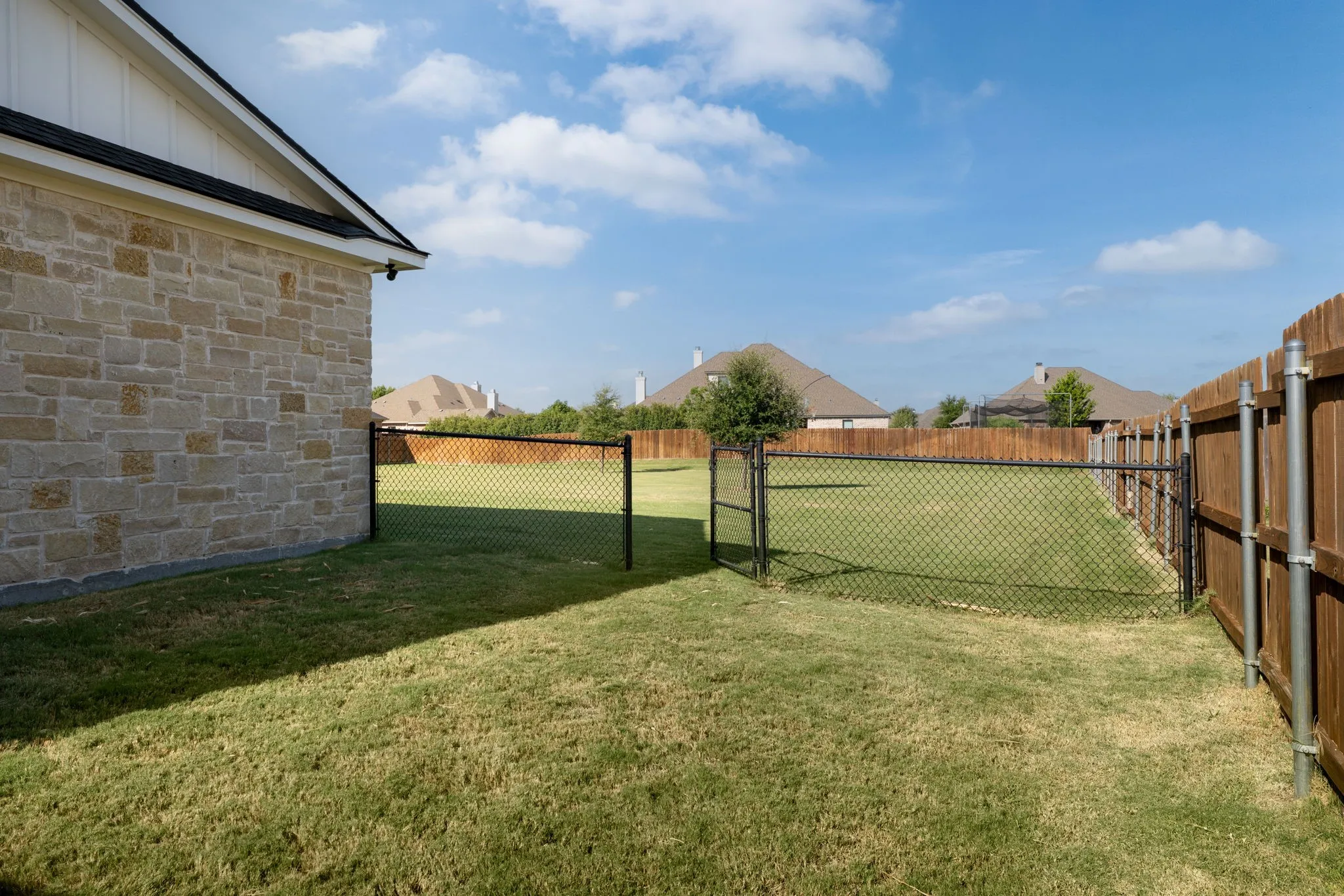 Single Family Residence For Sale in Mc Lennan County , 612 Sienna Bend Trail, Mc Gregor, Texas 76657, 5 Bedroom, 3 Bathroom, 3 Garage spaces, 2,841 Sqft, built in 2019, mls#21365275, Real Estate Agent in Mc Gregor, Homes For Sale in Mc Lennan county, Homes For Sale in Mc Gregor, Realtor in Mc Gregor Texas, Real Estate Brokerage Independent Realty Texas, Luminita Cordes Realtor