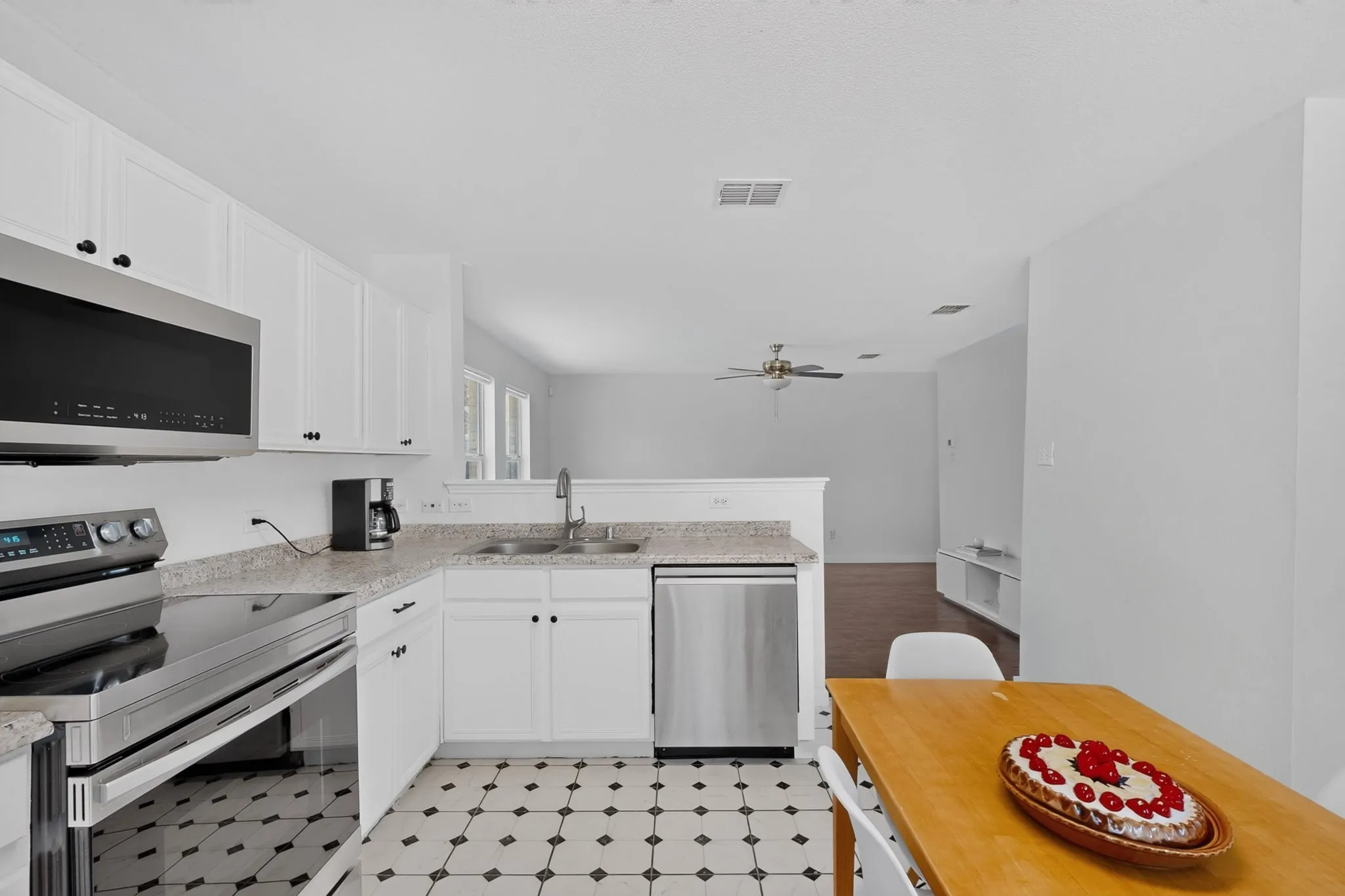 Single Family Residence For Rent in Collin County , 2505 Mitchell Lane, Anna, Texas 75409, 3 Bedroom, 2 Bathroom, 1 Garage spaces, 1,222 Sqft, built in 2004, mls#21366656, Real Estate Agent in Anna, Homes For Rent in Collin county, Homes For Rent in Anna, Realtor in Anna Texas, Real Estate Brokerage Independent Realty Texas, Luminita Cordes Realtor